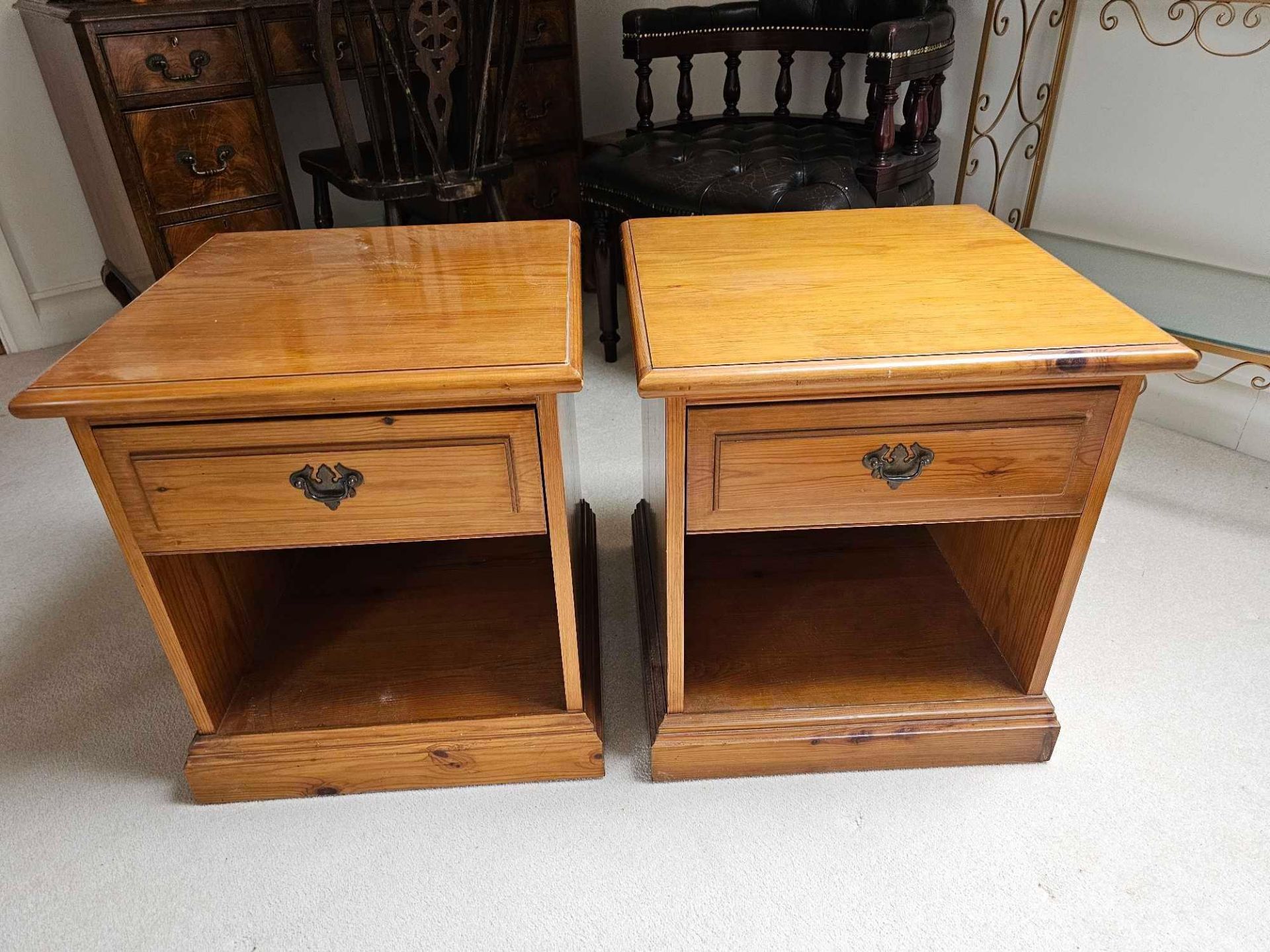 A Pair Of Younger Furniture Single Drawer Bedside Chests In Cherrywood 48 X 47 X 53cm A Younger - Image 2 of 6