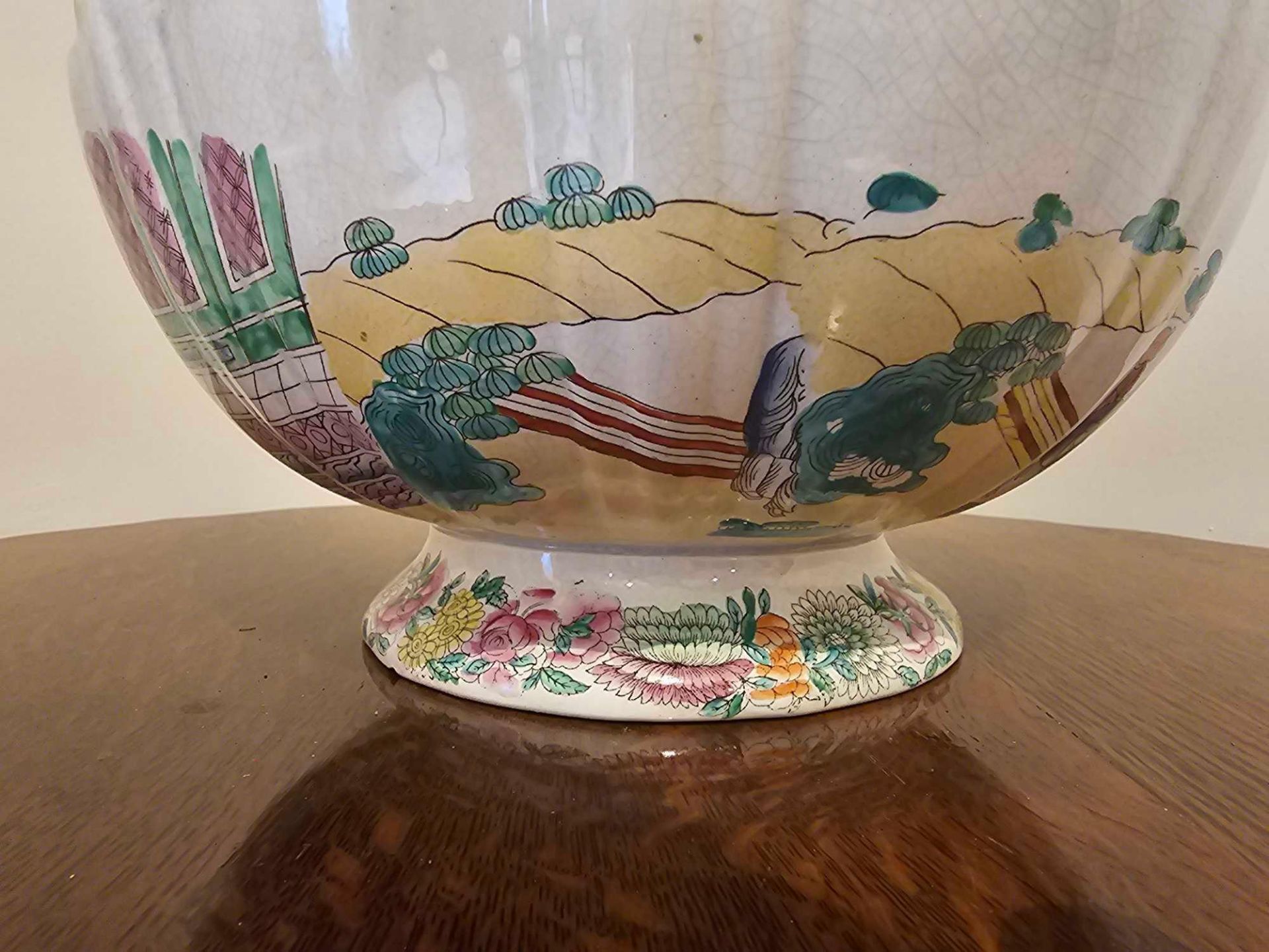 Chinese Painted Footed Bowl Decorated In Colours Outside And In Antique Style With Figures - Image 3 of 7