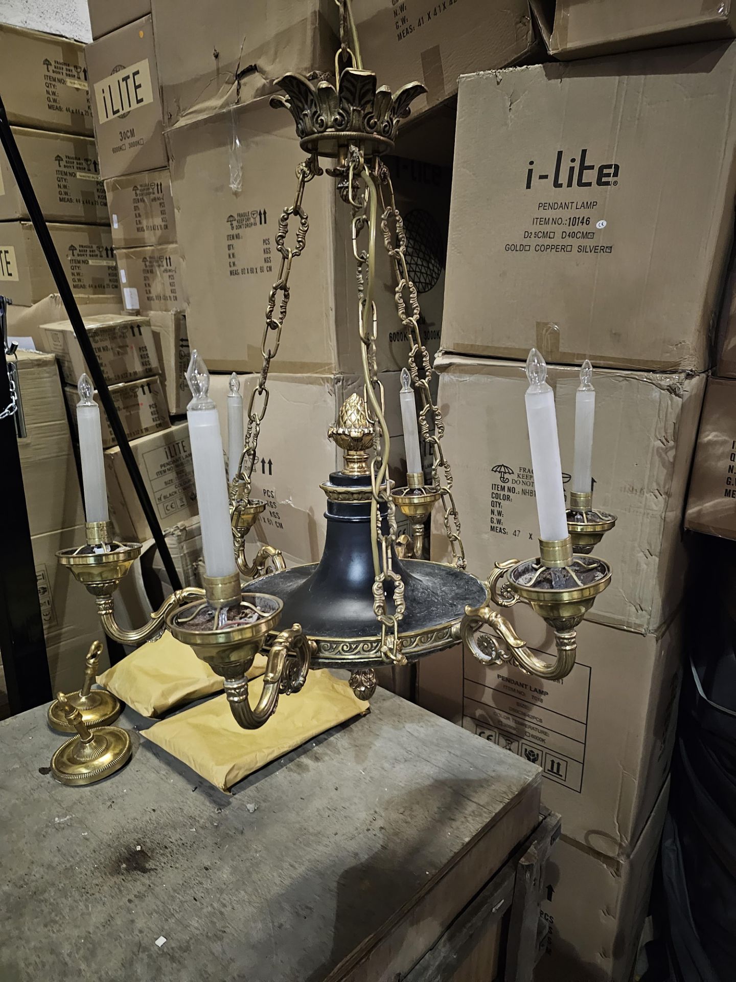Large French Empire style six-arm bronze chandelier with black tole accents. This chandelier has an - Bild 3 aus 6
