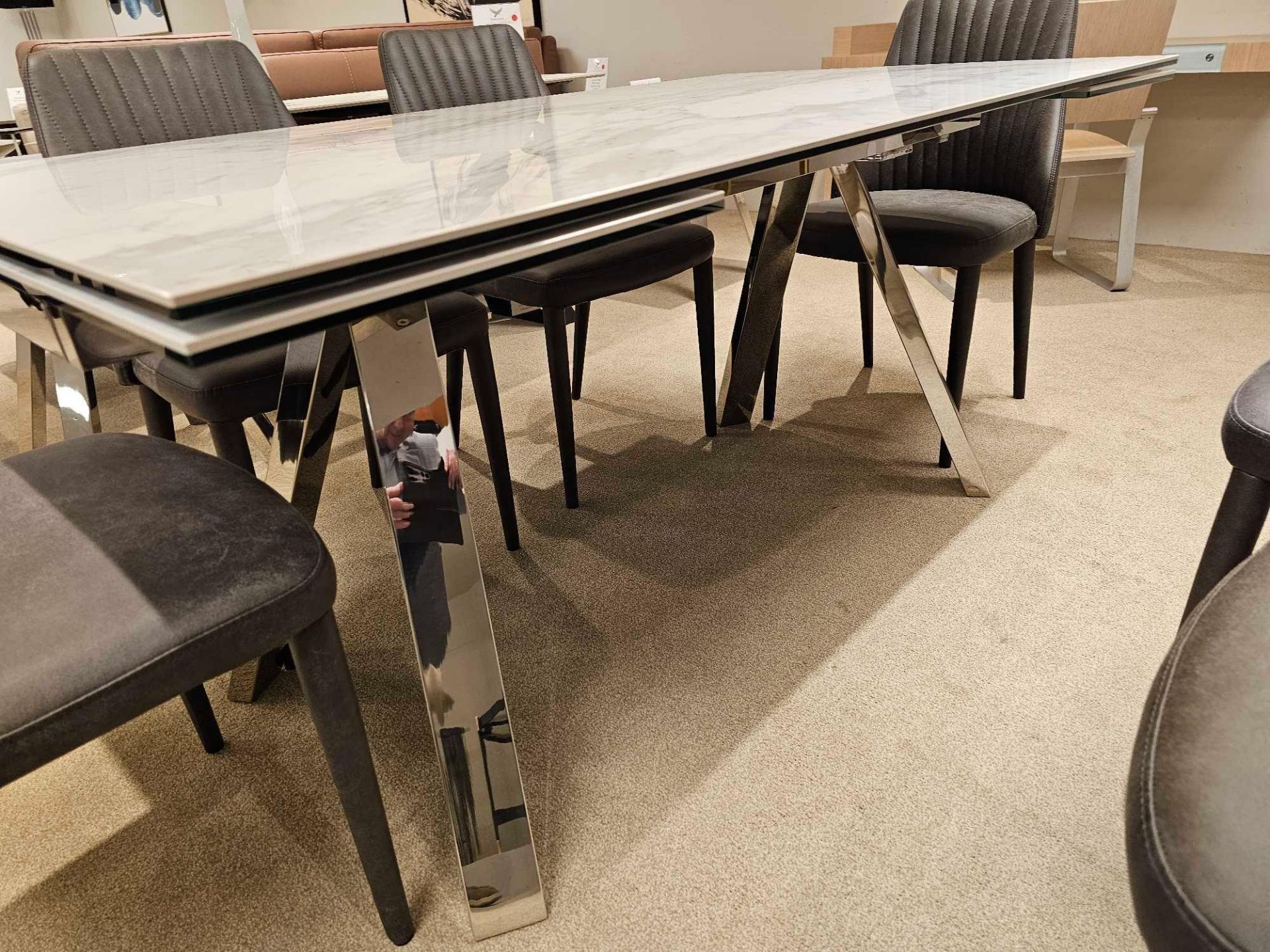 Stromboli Dining Table by Kesterport This glamorous contemporary dining table will add sensational - Bild 2 aus 11