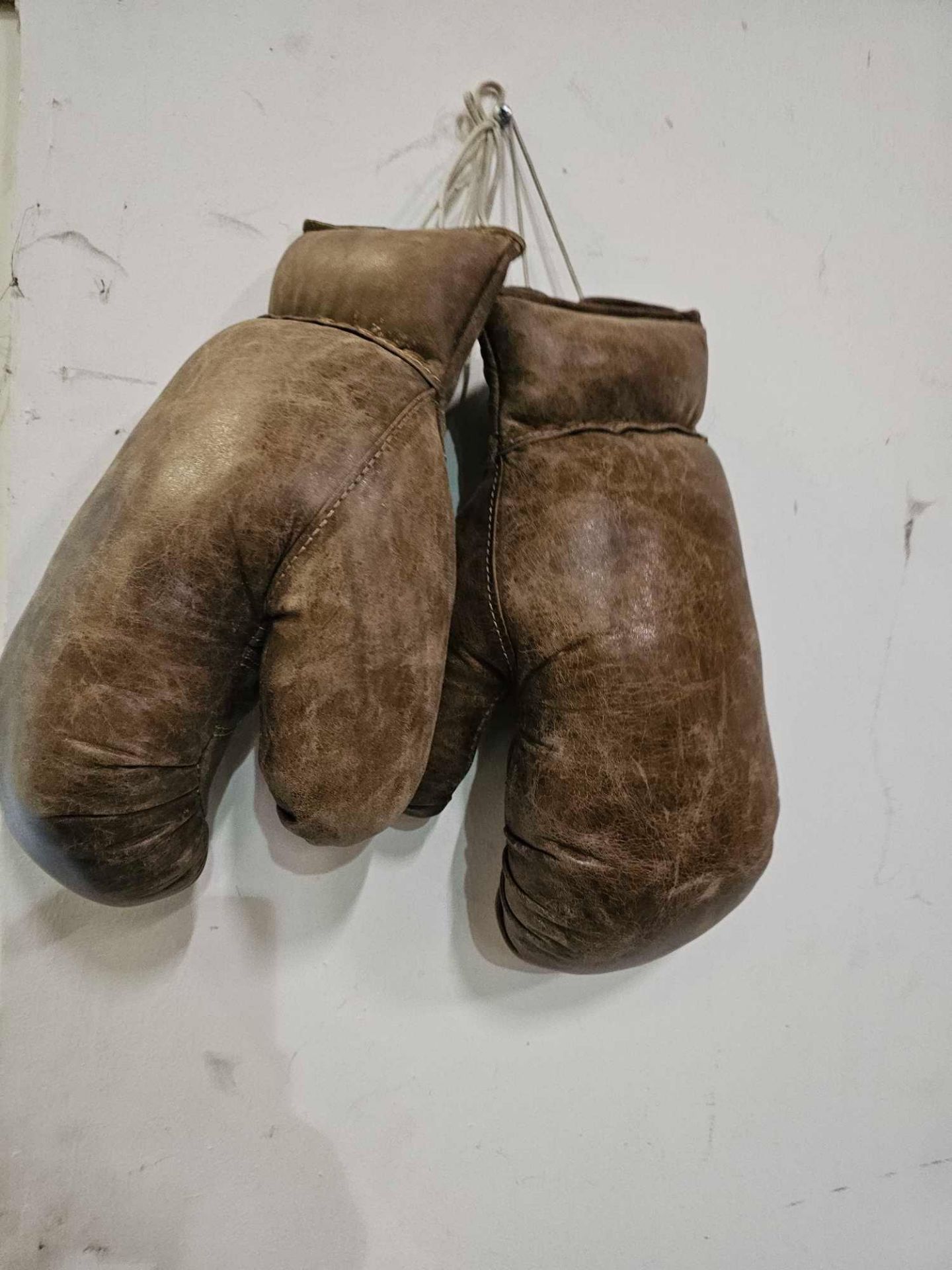 Ex Display Timothy Oulton Sporting Boxing Glove A Pair Hand Stitched And Handcrafted In Burnished - Image 2 of 2