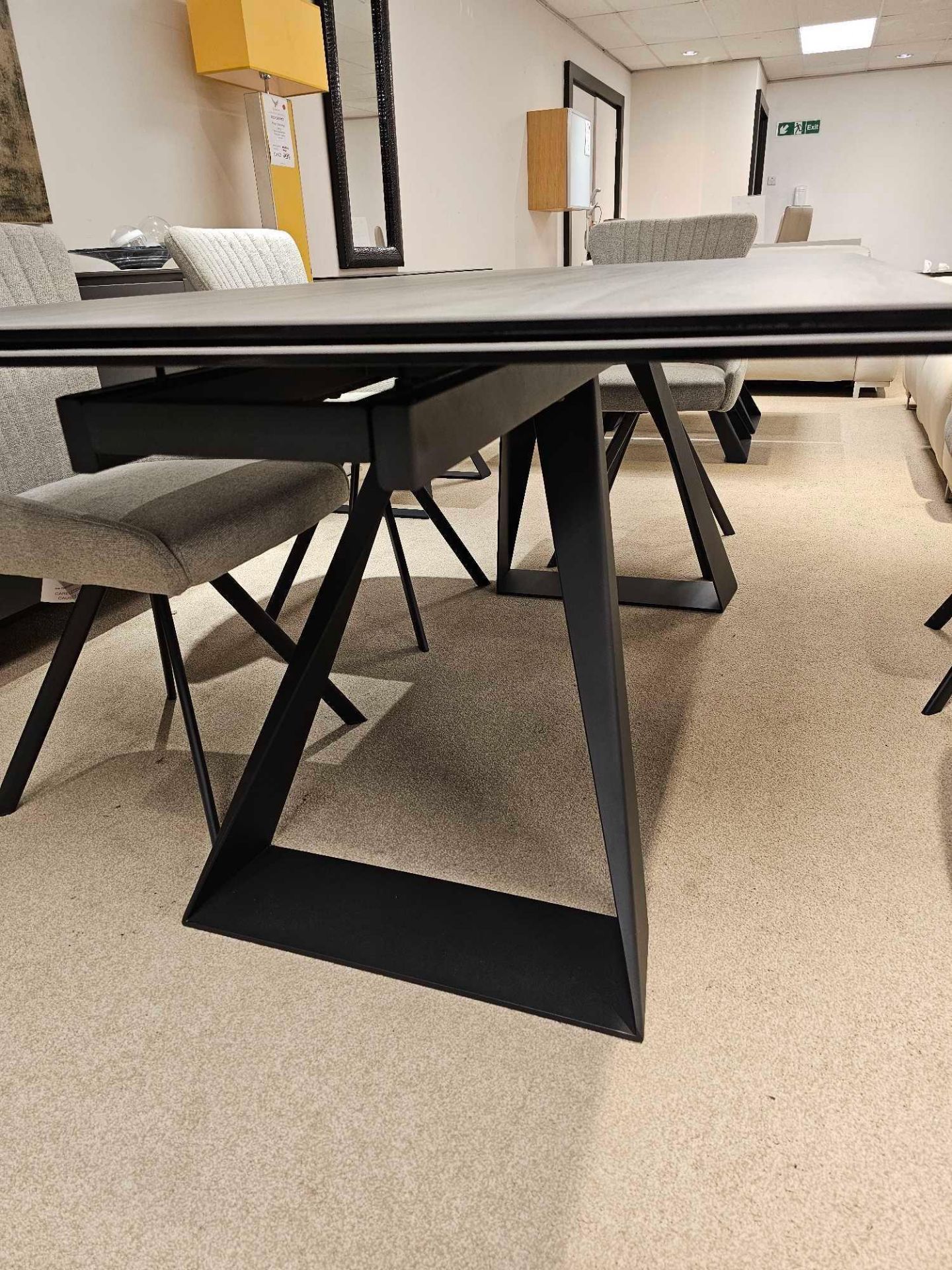 Spartan Dining Table by Kesterport The Spartan Dining Table is part of a sophisticated collection of - Bild 8 aus 12