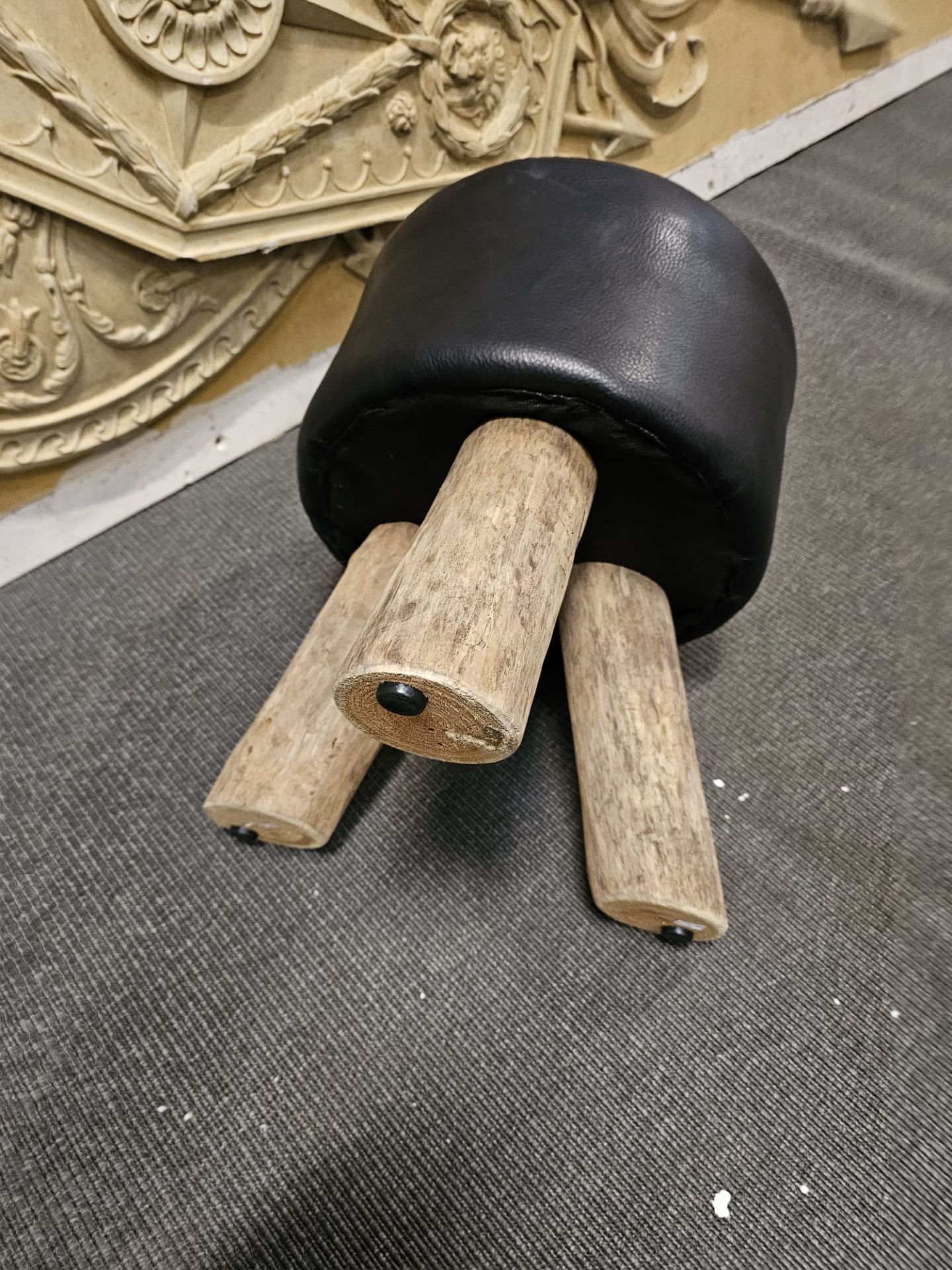 Bleu Nature F016 Mousse Driftwood And Leather Stool Finished In Matador Nero Hide Leather 380 x - Image 3 of 3