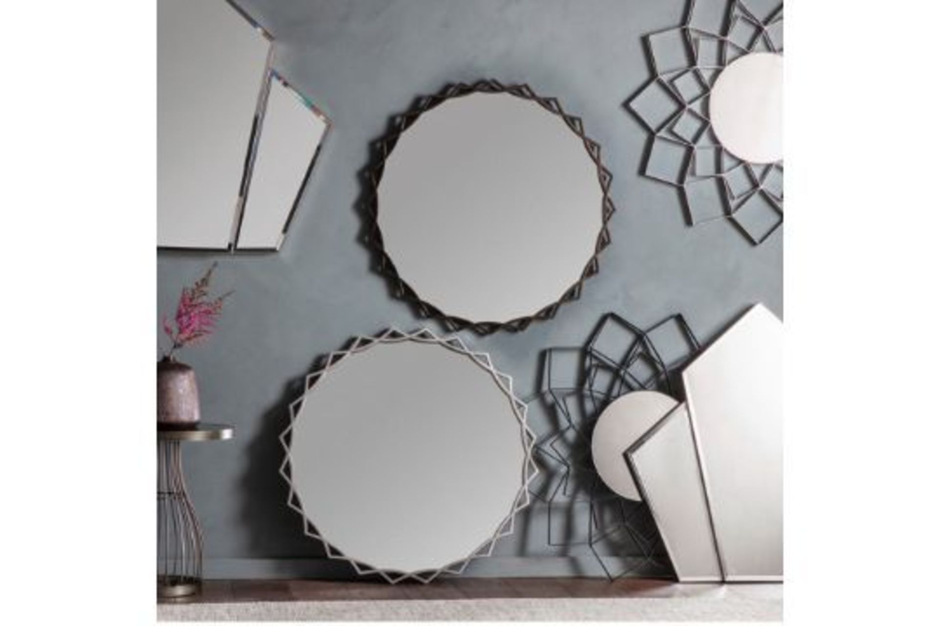 Brand New Boxed Novia Mirror Silver This Modern Round Wall Mirror Has A Overlapping Silver