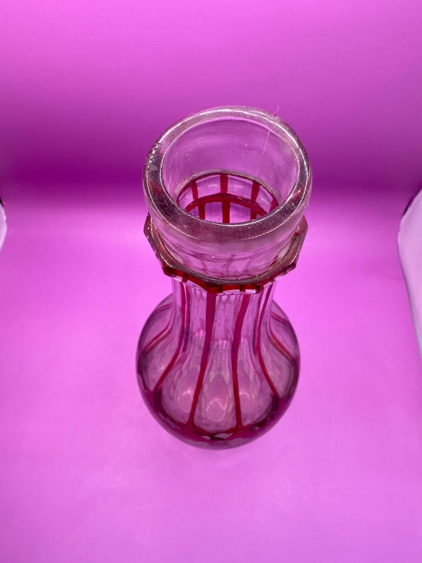 A Pair Of Late 19th Century Bohemian Ruby Flashed Wine Bottle/Carafe/Decanter - Bild 11 aus 12