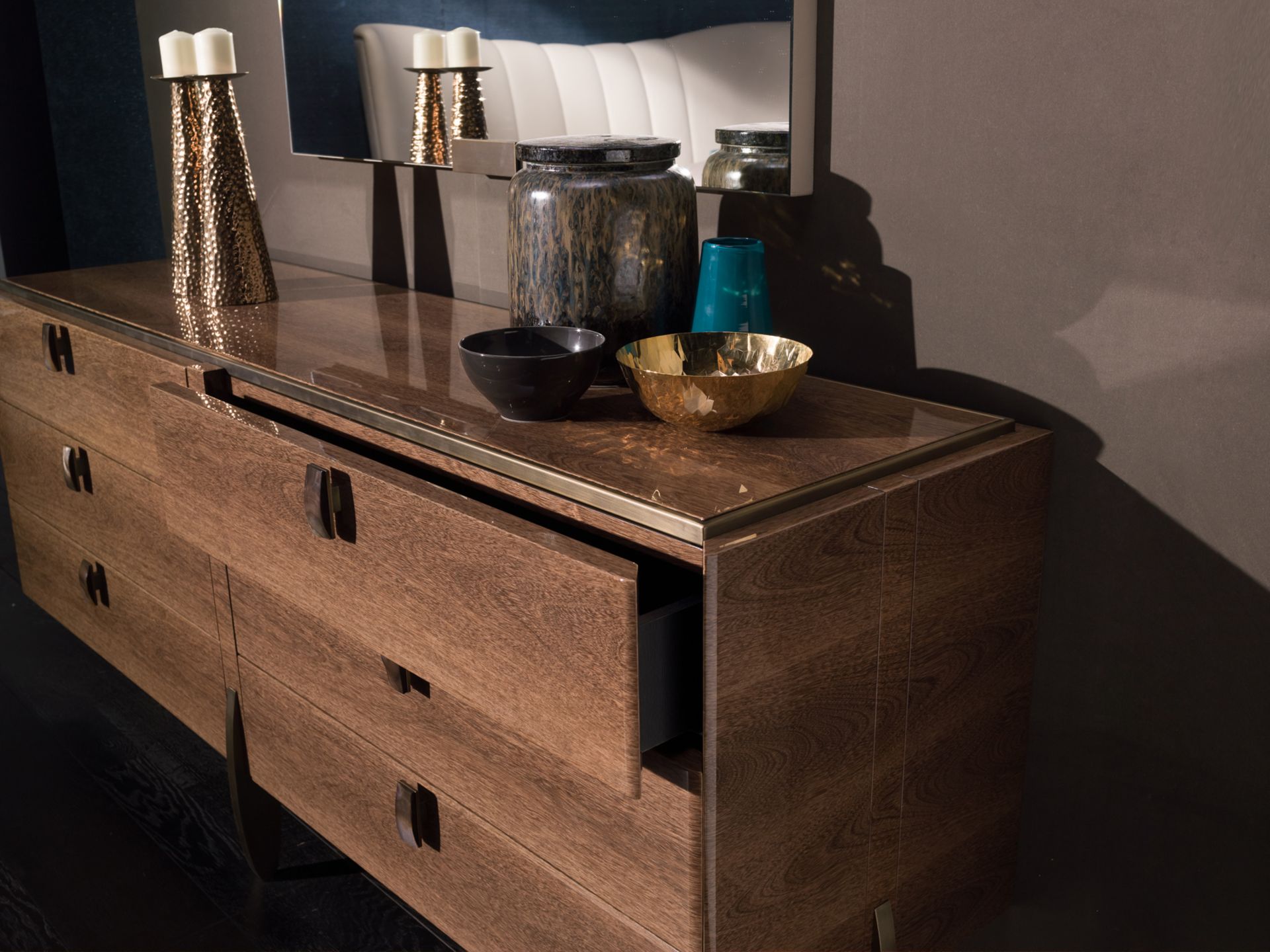 Fashion Affair Bedroom Cabinet by Telemaco for Malerba The Dresser has six drawers, is decorated - Image 7 of 15