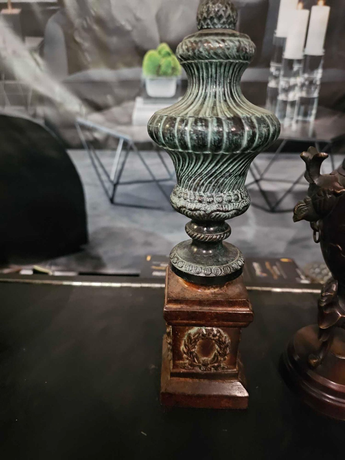A Pair Of Decorative Empire Style Columns And A Bronzed Incense Vase - Bild 3 aus 4