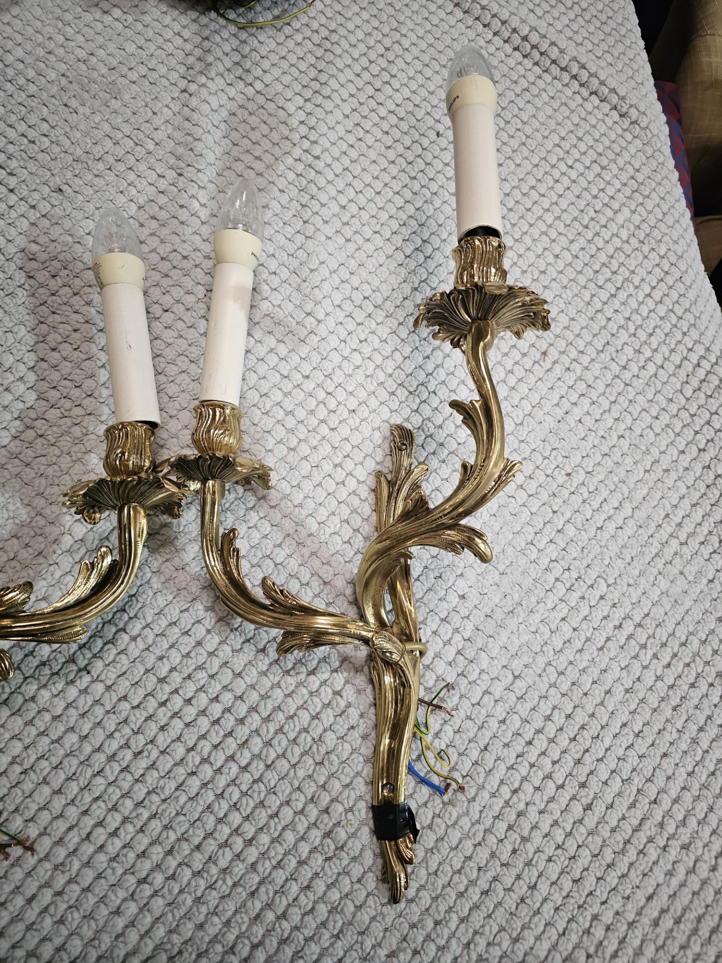 A Pair Of Louis XV Style Wall Appliques In Gilt Bronze With Two Candles Agrafe Decor On Which Are - Image 2 of 3