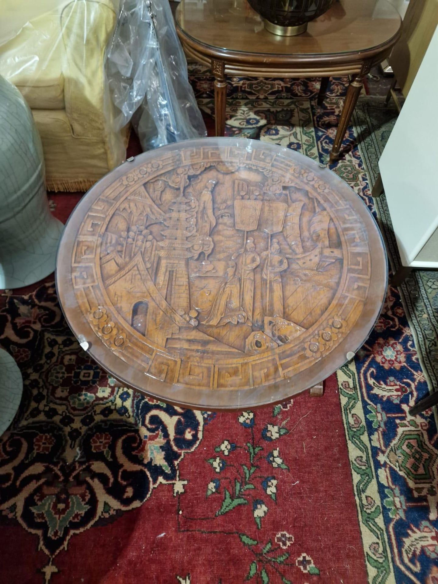 Chinese Carved Hardwood Tilt Top Glazed Gate Leg Tea Table With Heavily Carved Decorative - Bild 2 aus 2