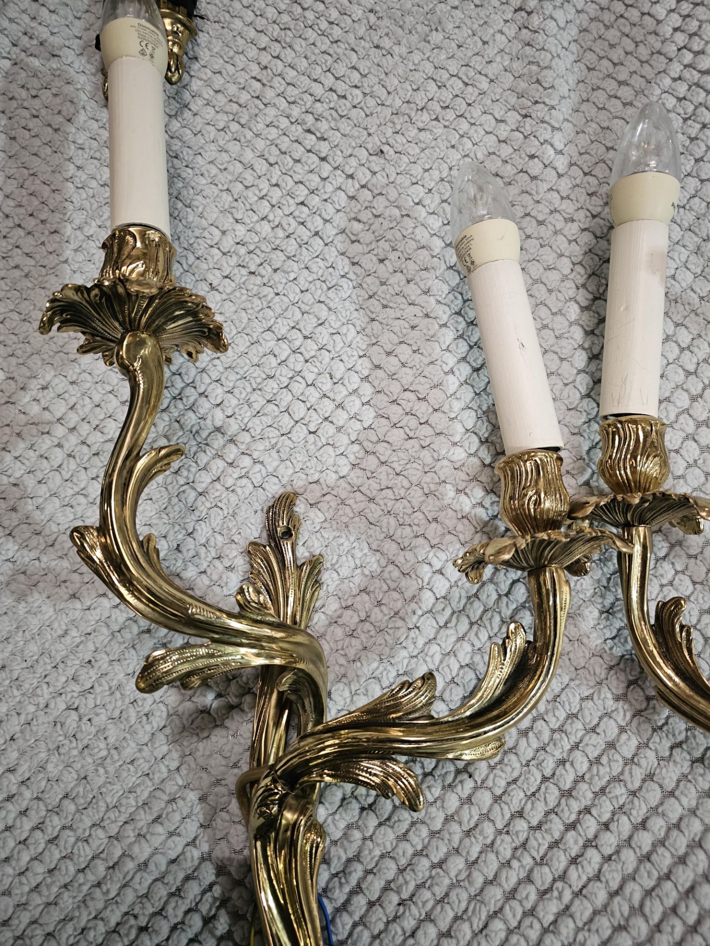 A Pair Of Louis XV Style Wall Appliques In Gilt Bronze With Two Candles Agrafe Decor On Which Are - Image 3 of 3