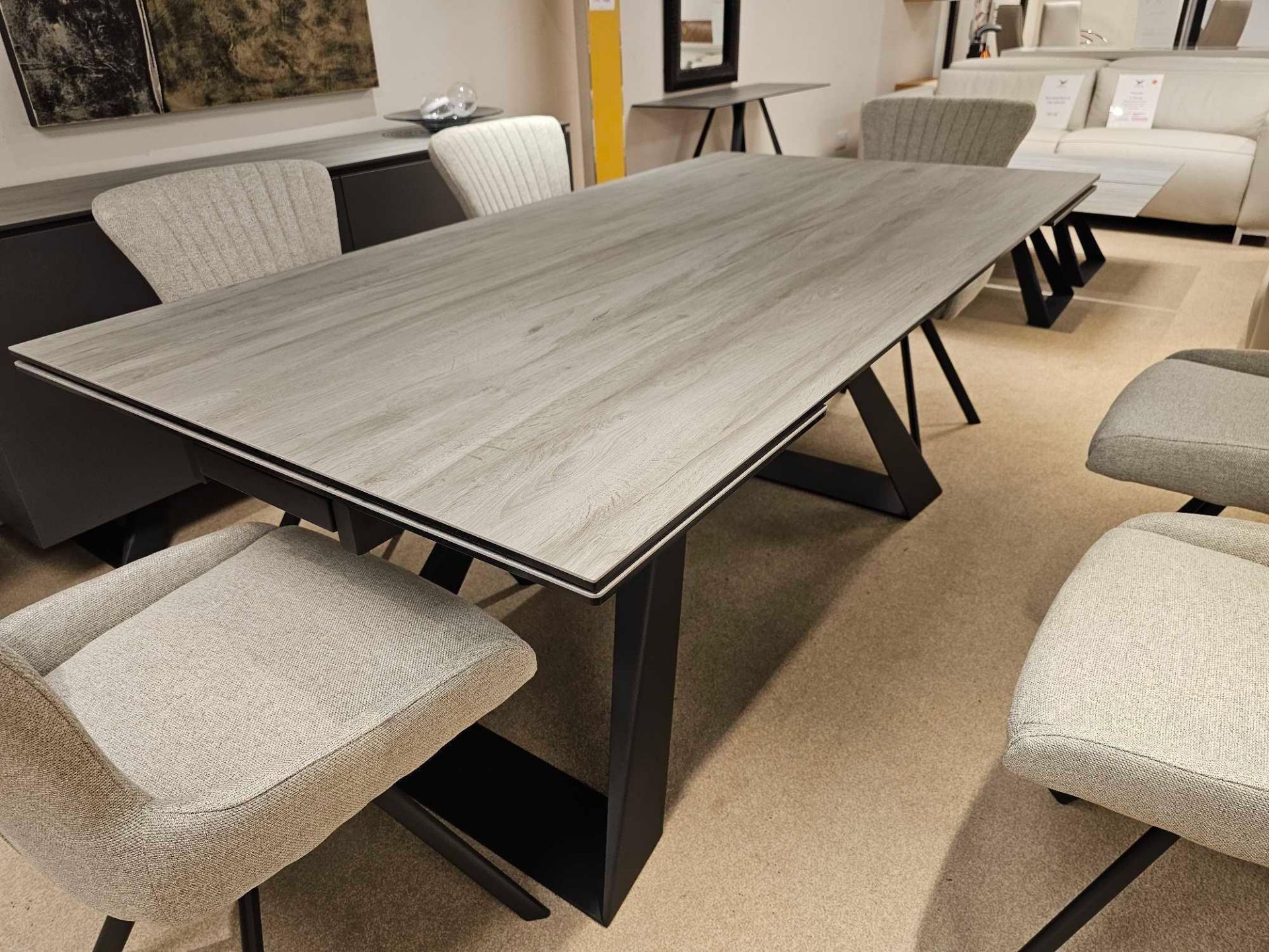 Spartan Dining Table by Kesterport The Spartan Dining Table is part of a sophisticated collection of - Bild 3 aus 12