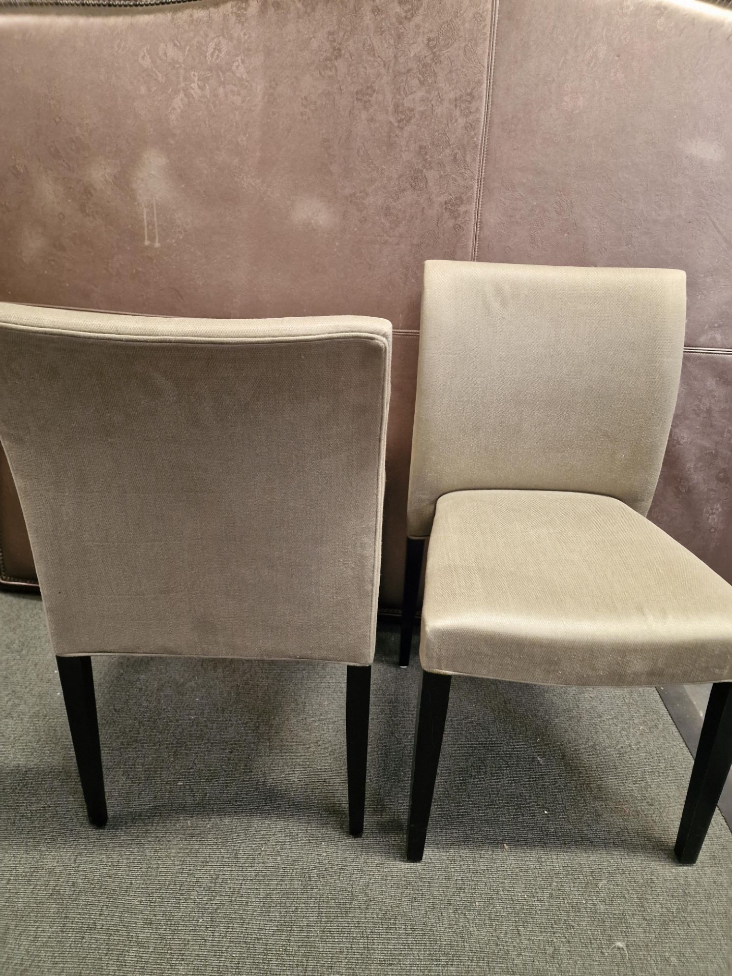 4 x Dining Chairs The linen fabric dining chairs are slightly reclined and have padded backs on - Bild 2 aus 2