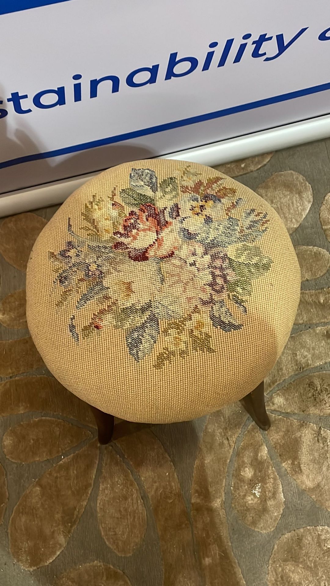 Stool with a Victorian style, finely upholstered with a floral print and filled with high-density