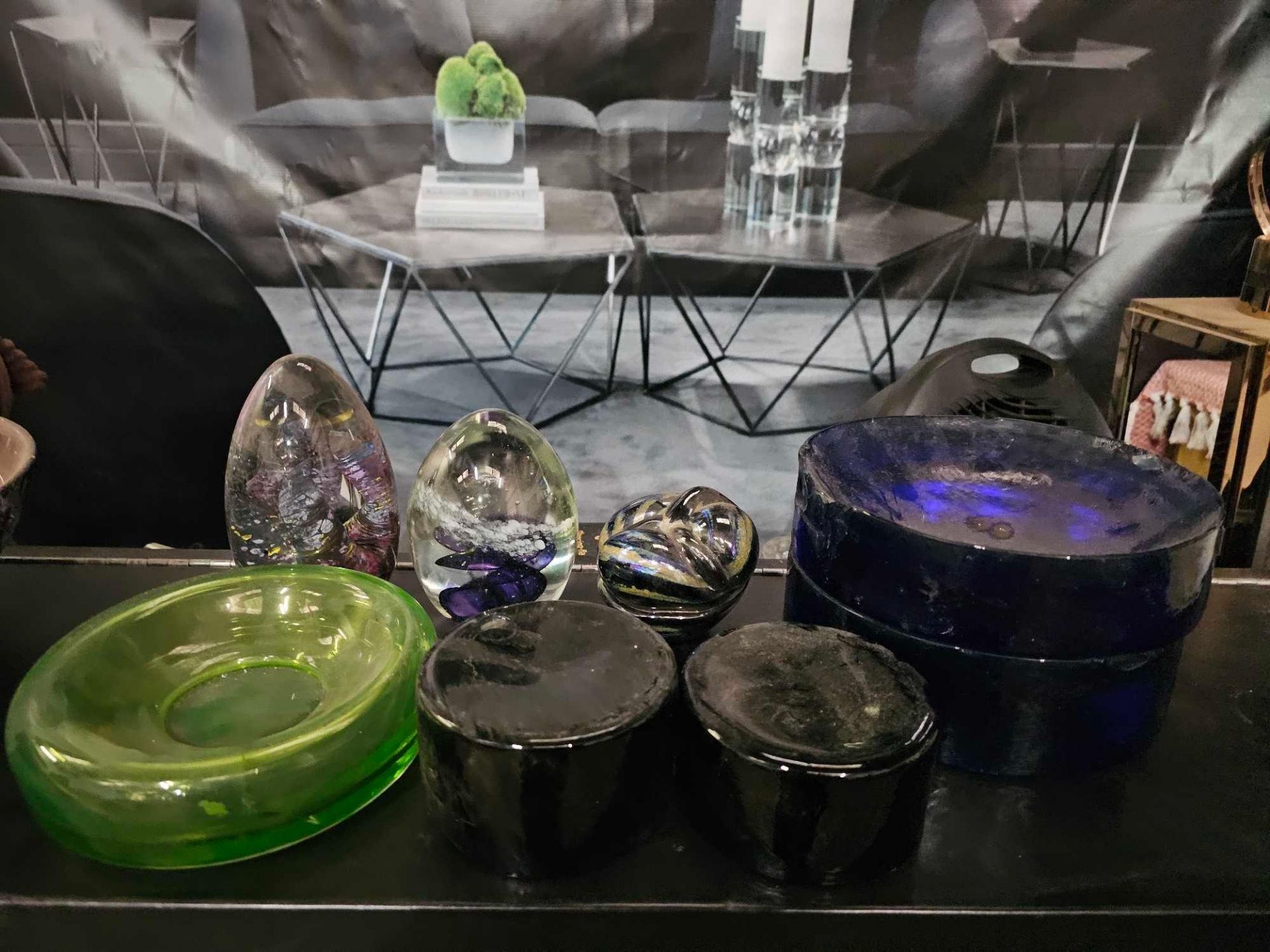 Various Paper Weights And Glass Objects As Photographed - Image 2 of 4