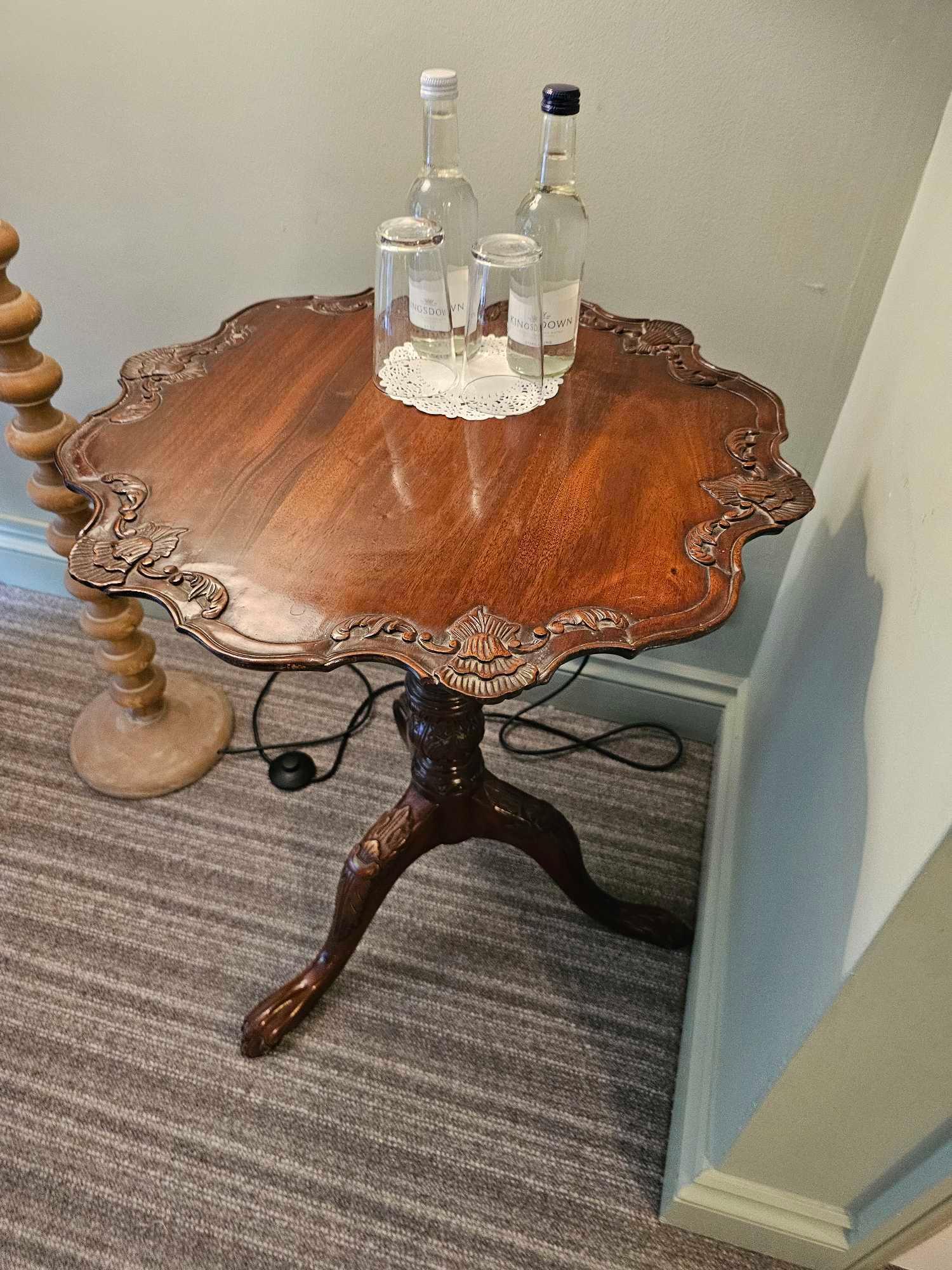 18th century Chippendale style tripod tilt-top table with birdcage base A very good looking and - Image 2 of 3