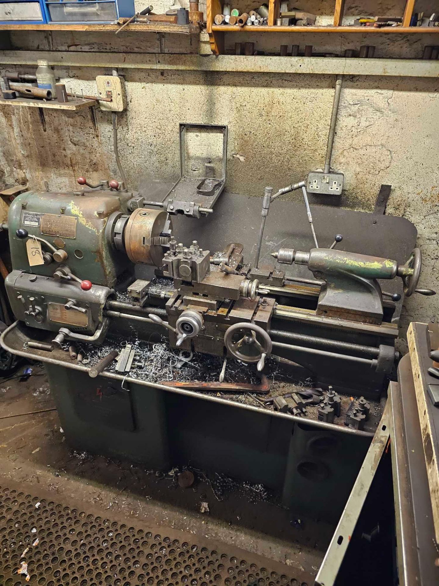 Colchester Lathe 50 Cycle 2 Phase 3.0HP Complete With A Wide Range Of Tooling - Image 3 of 7