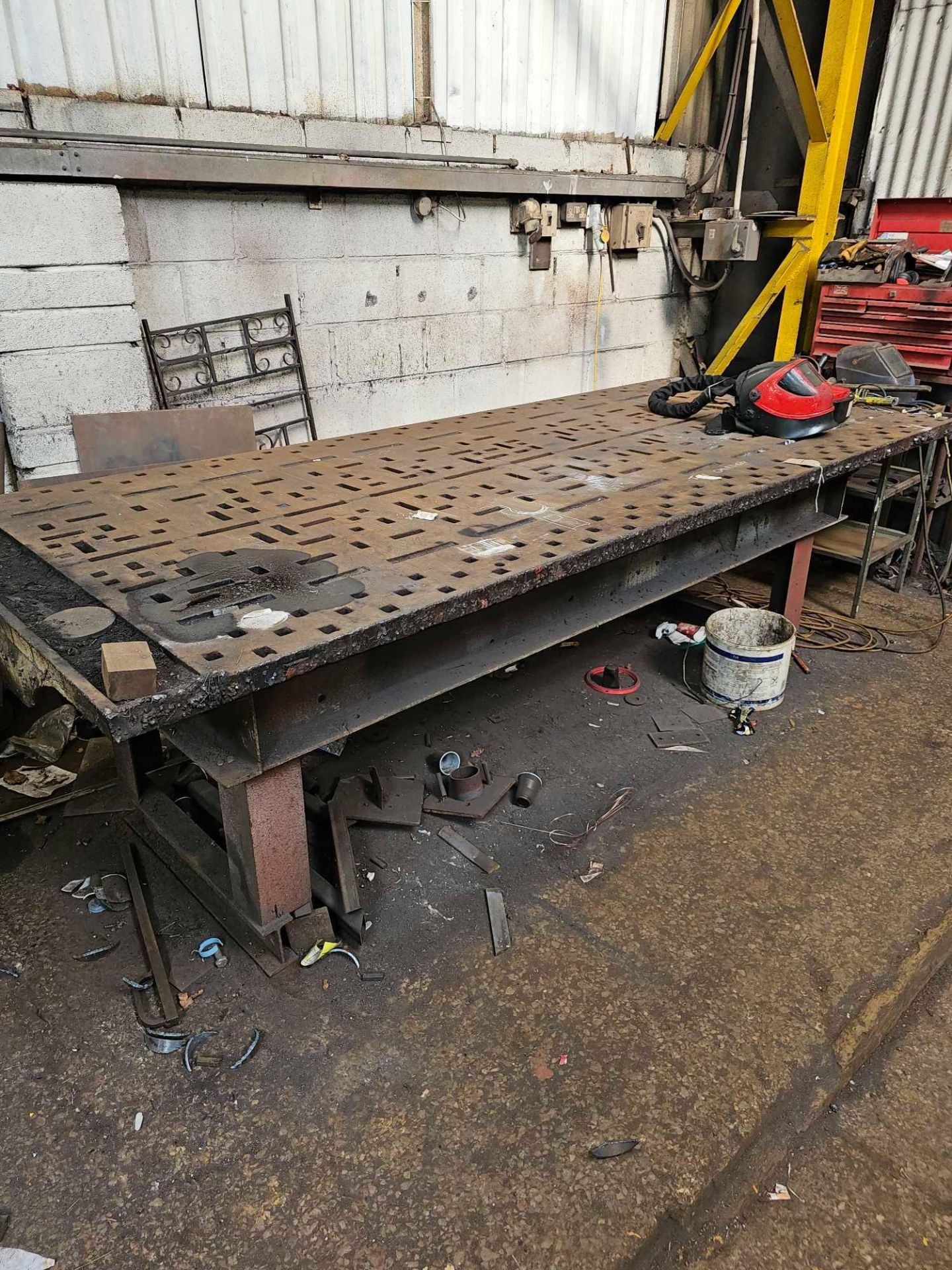 Cast Steel Engineers Marking Out Work Bench 310 x 128 x 91cm Weight 2000kg - Image 2 of 4