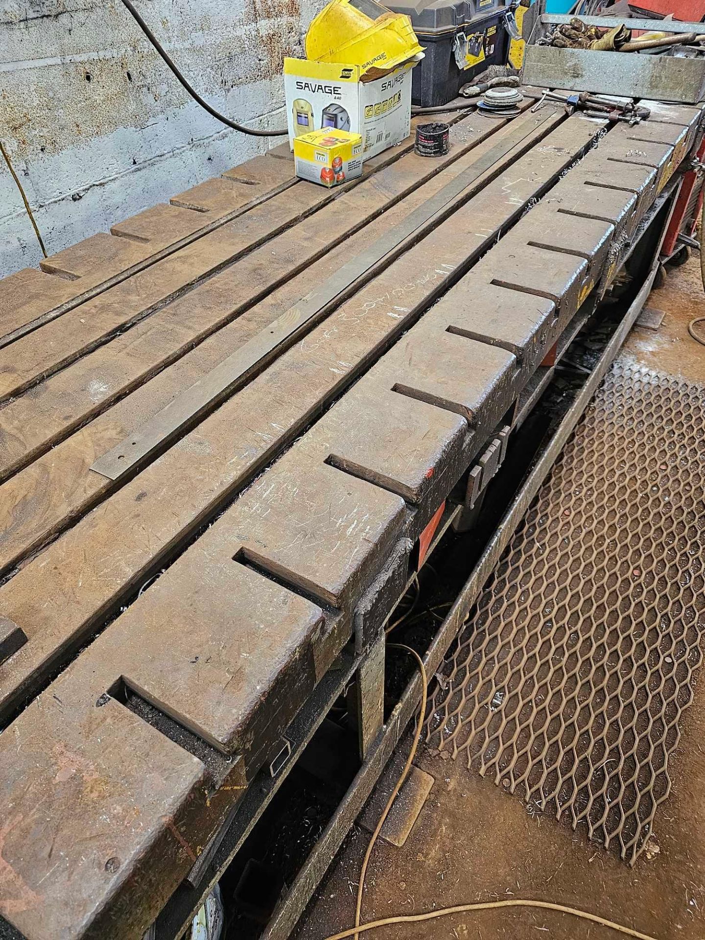 Cast Steel Engineers Marking Out Work Bench 477 x 105 x 86cm Weight 3900kg - Image 3 of 3