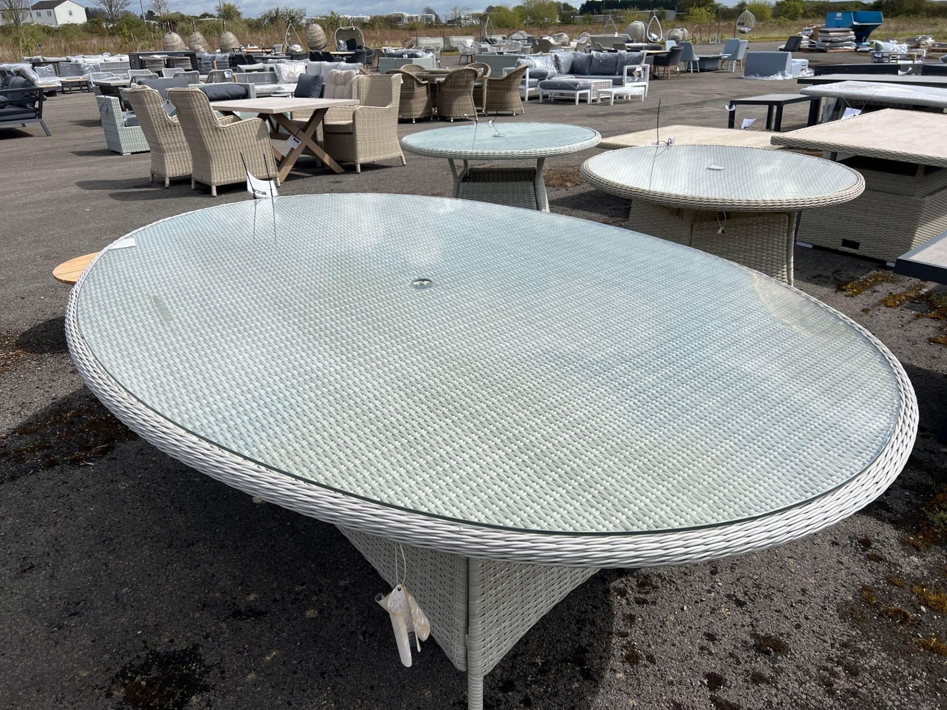 A164 Chedworth 250 x 175cm Elliptical Table Dove Grey - Image 2 of 4