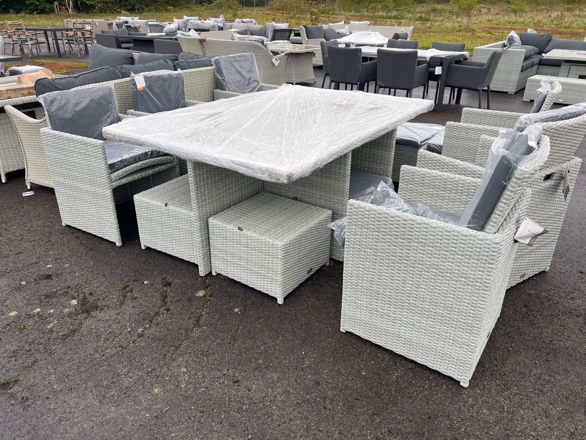 A148 Kingscote Cube Set Cloud Ideal for entertaining or simply enjoying a peaceful outdoor moment, - Image 5 of 7