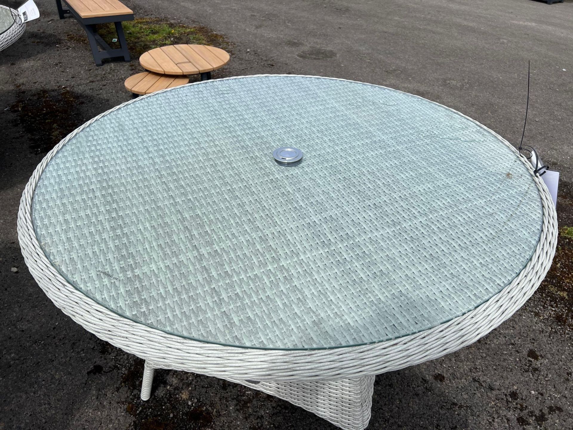 A215 Chedworth 120cm Round Dining Table Dove Grey - Image 2 of 3