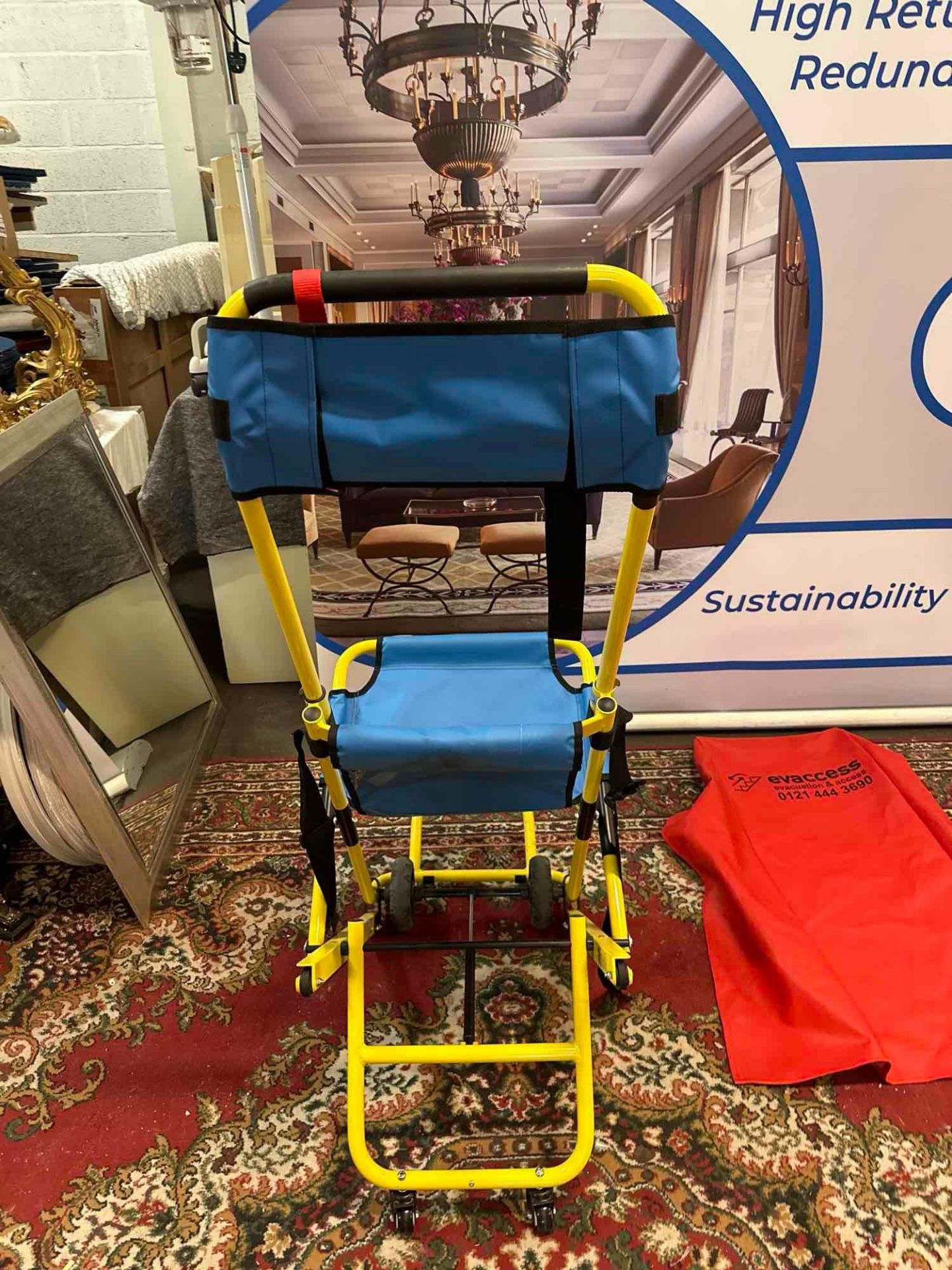 Antano Evacuation Chair With Cover Capacity: 135 Kg ; Weight: 14 Kg ; Dimensions: 138 x 35 x 53 - Image 4 of 5