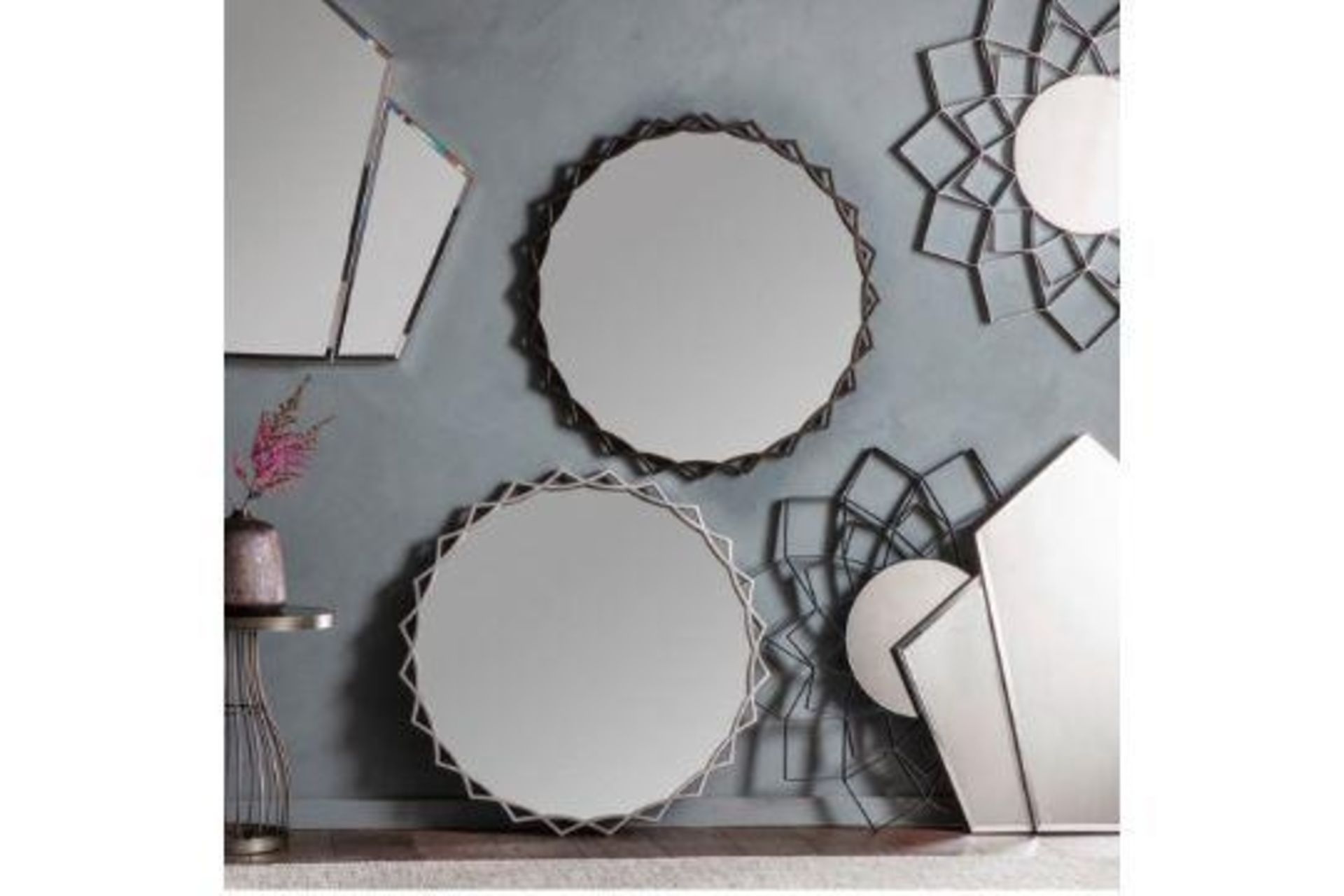 Novia Mirror Bronze This Modern Round Wall Mirror Has A Overlapping Bronze Coloured Frame As Round