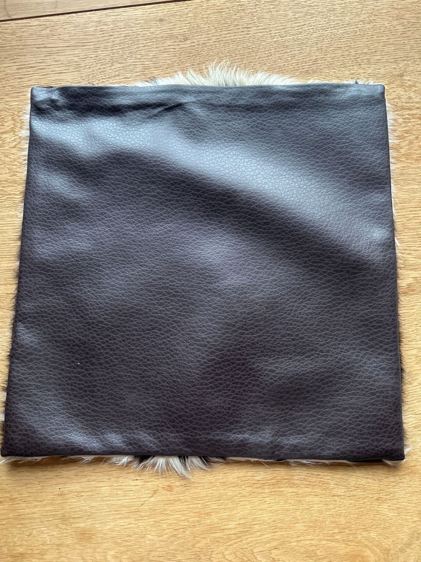 Cowhide Leather Cushion Cover 100% NaturalÂ Cowhide Leather Cushion Is Single-Sided And Rich In - Image 3 of 4