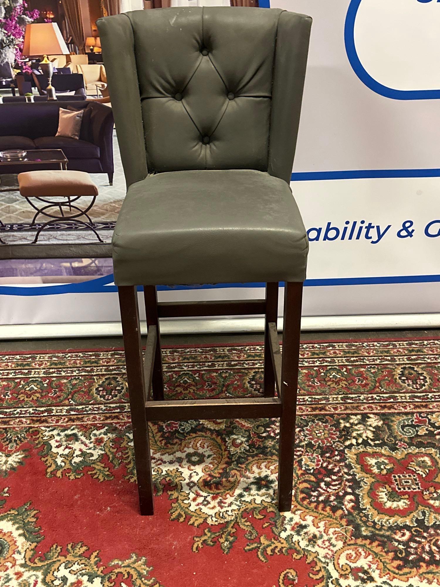 An Upholstered Grey Leather Bar/Breakfast Stool With Footrest Rail 40 x 50 x 115cm