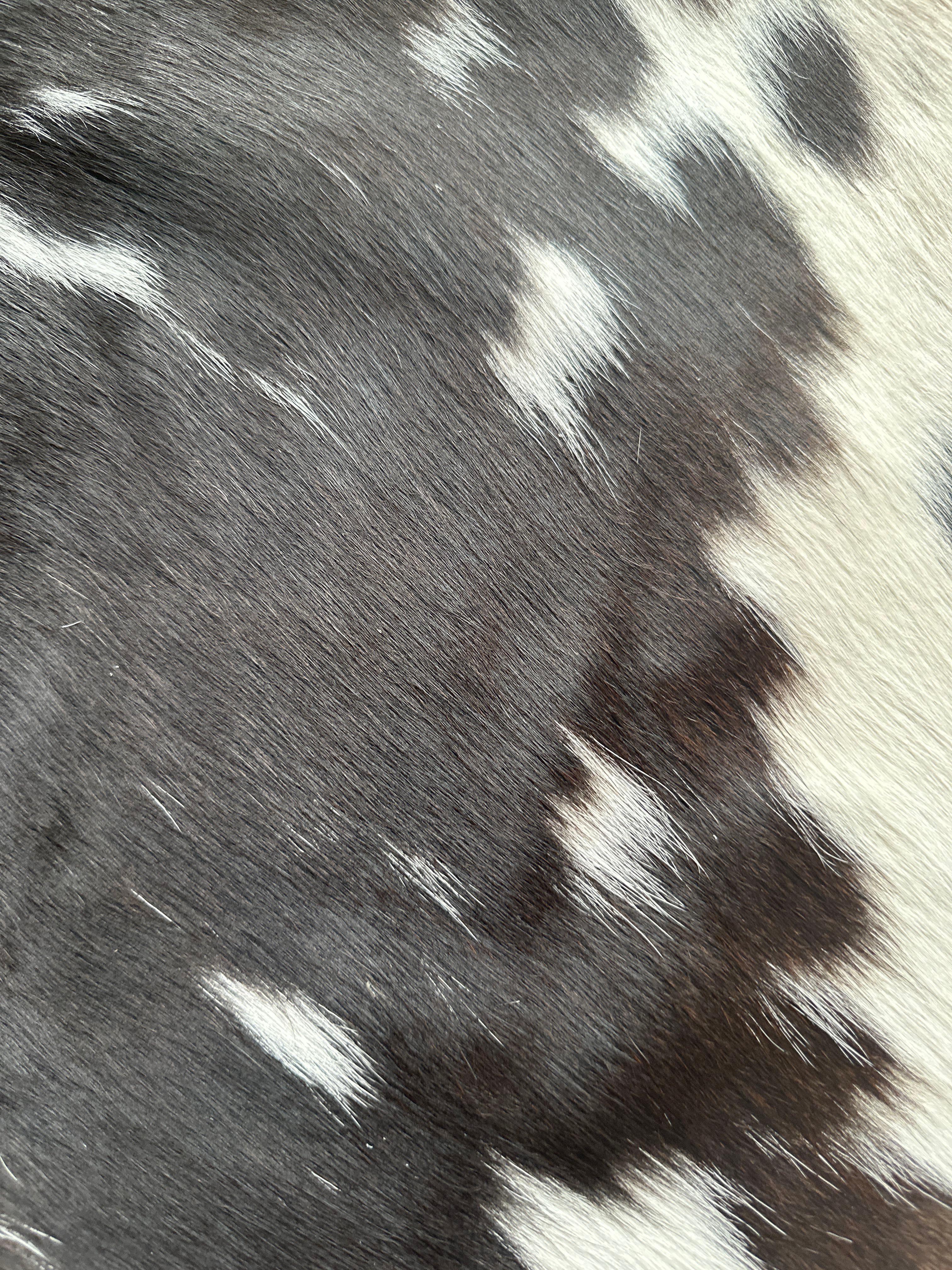 Cowhide Leather Cushion Cover 100% NaturalÂ Cowhide Leather Cushion Is Single-Sided And Rich In - Image 2 of 4