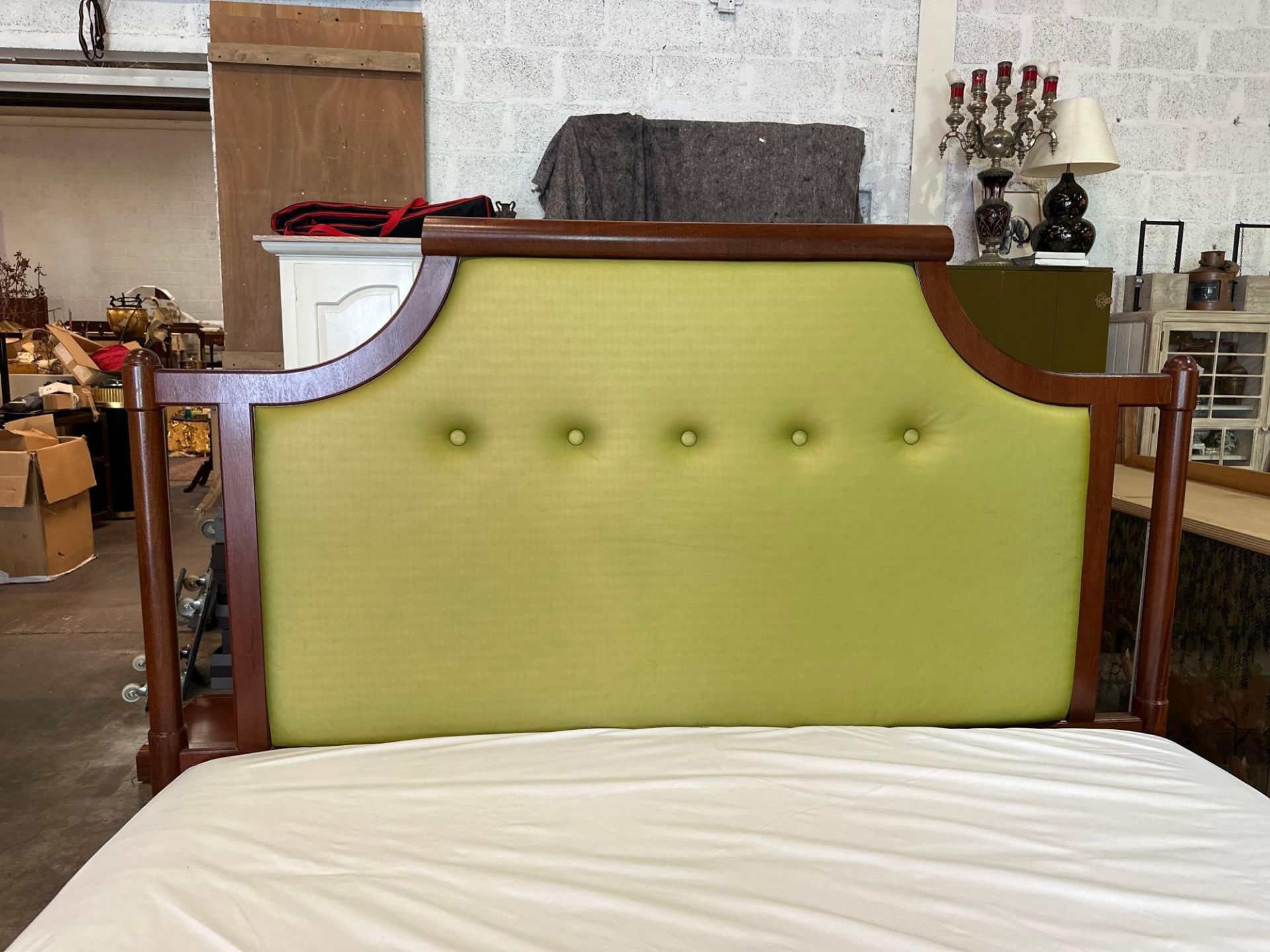 Diven Bed Set Comprising Of Divan Bases With Leather Buttoned Rosewood Framed Headboard And A - Image 2 of 4