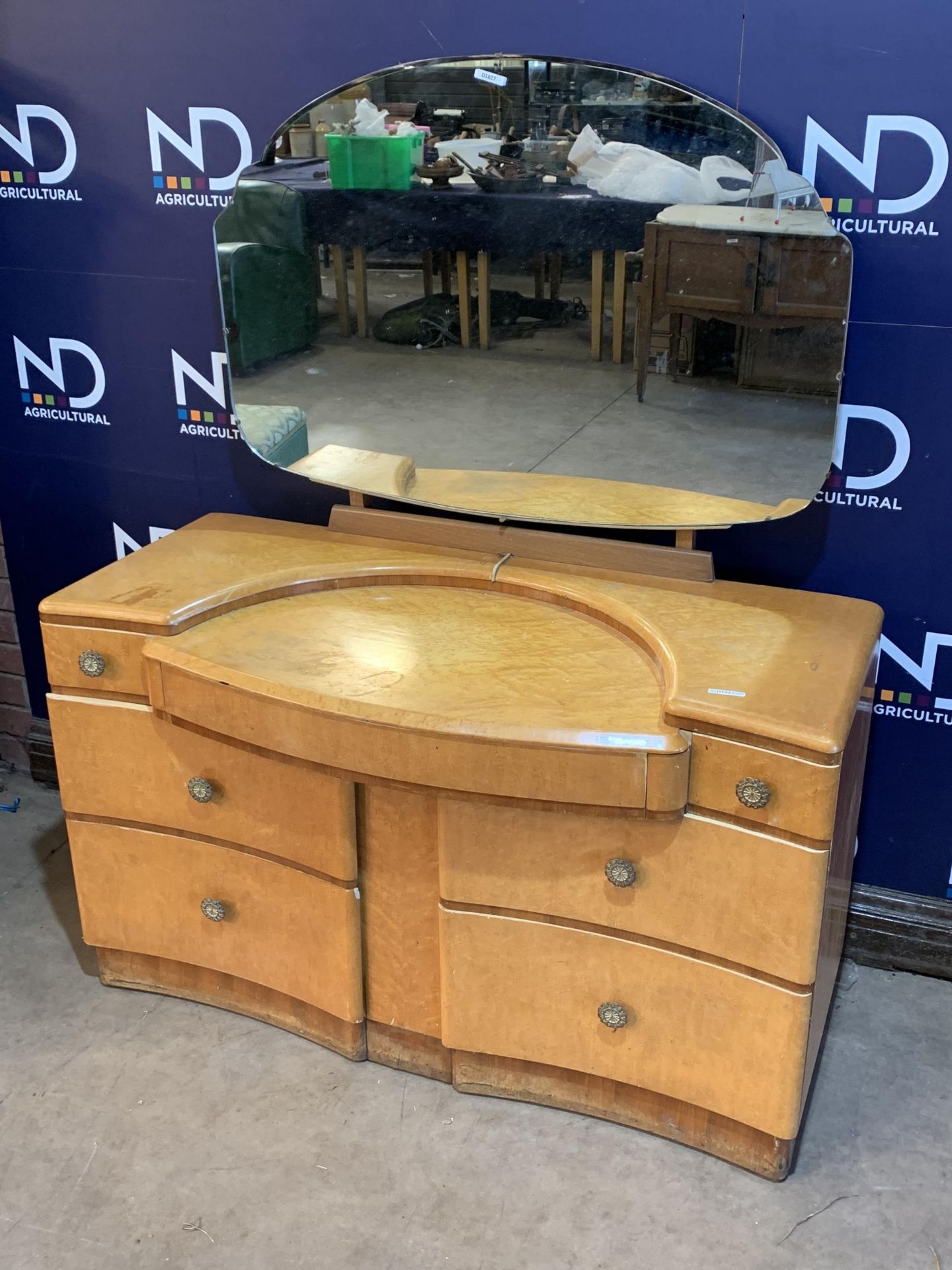 Birds Eye Maple Art Deco Dressing Table With Mirror Crafted From The Finest Birds Eye Maple, This - Image 4 of 4