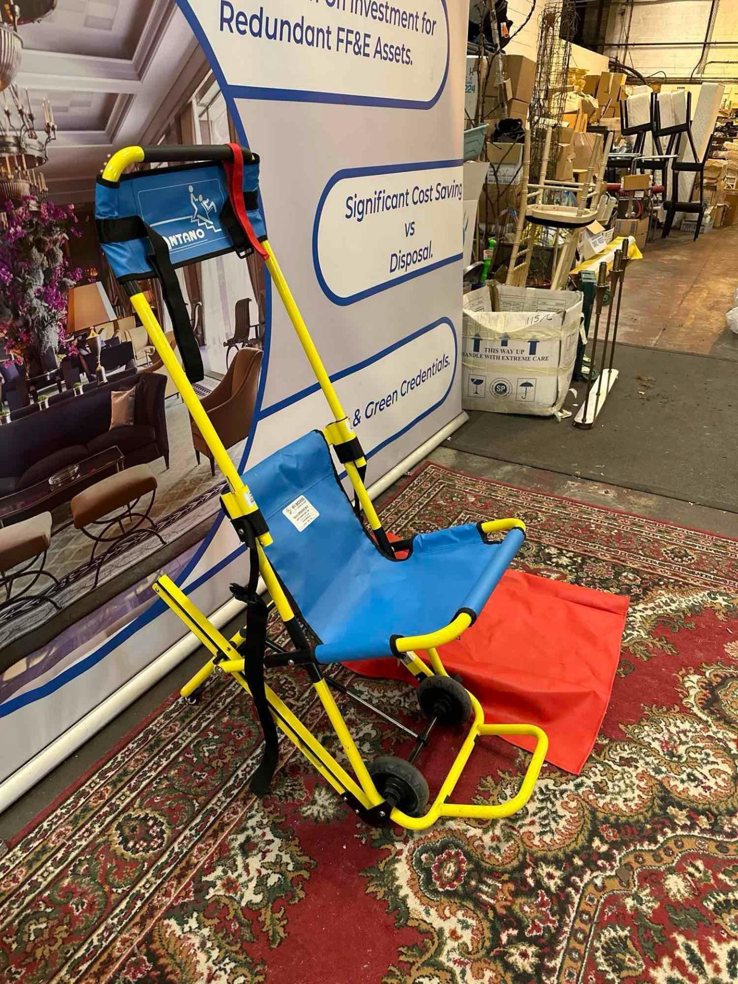 Antano Evacuation Chair With Cover Capacity: 135 Kg ; Weight: 14 Kg ; Dimensions: 138 x 35 x 53 - Image 2 of 5