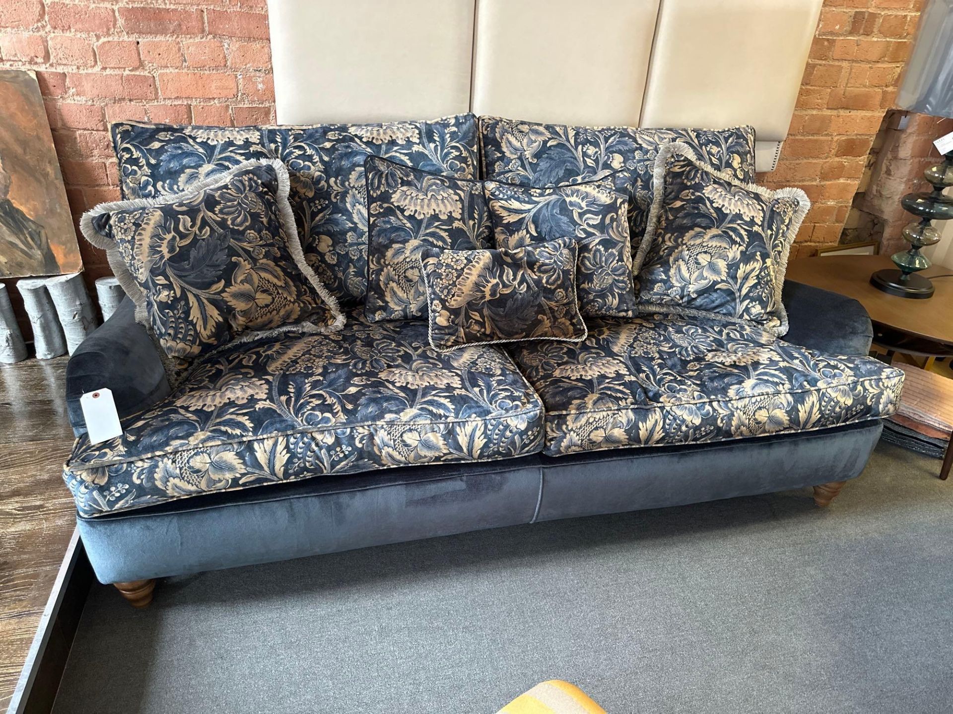 Duresta Lansdowne 3 Seat Sofa, A Masterpiece Of Design That Embodies The Quintessence Of Luxury - Image 2 of 7