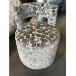 Salon Foyer Chair Upholstered In Designers Guild Fabric Calaggio Graphite A Gorgeous Leaf And Bud