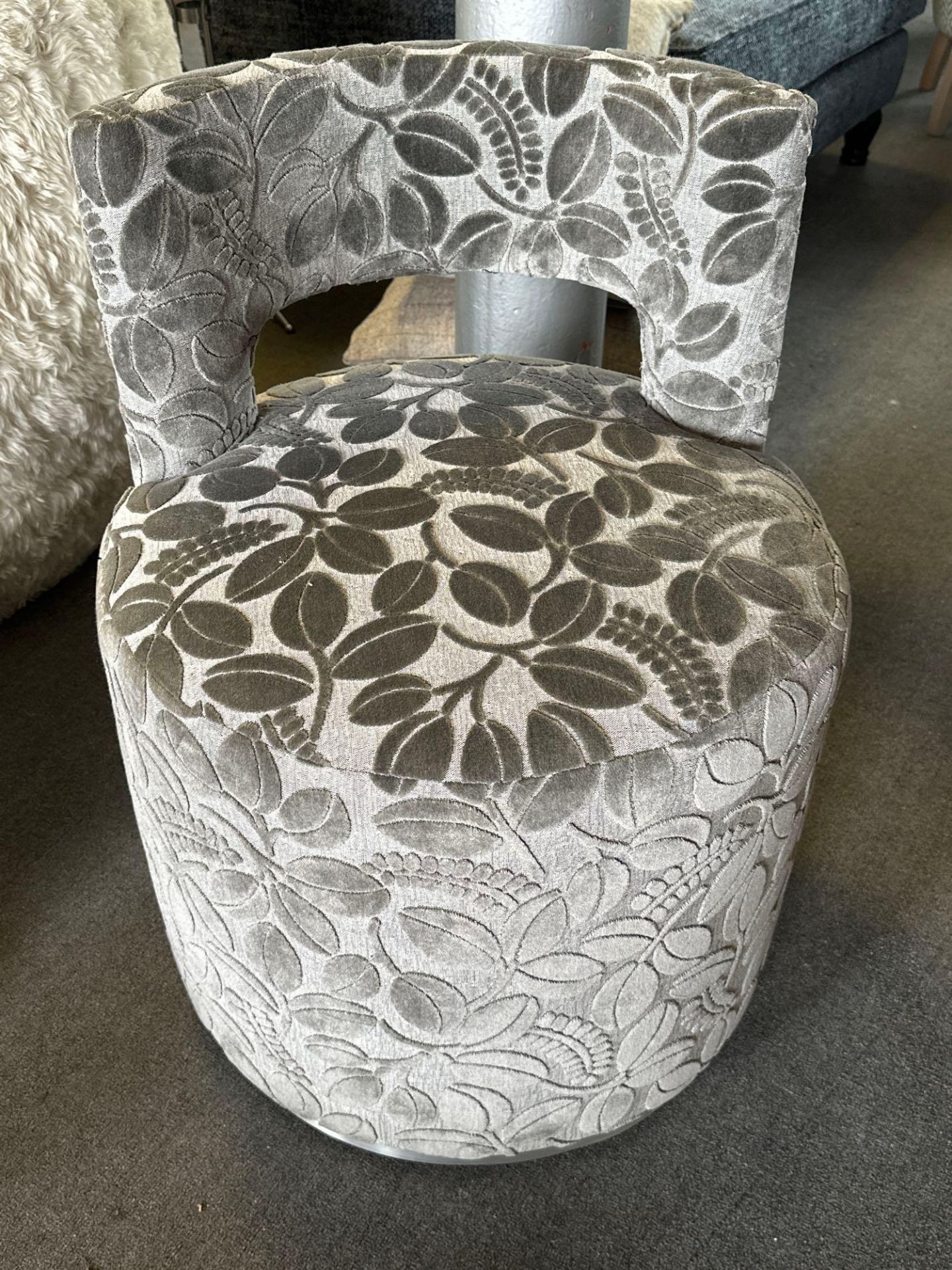 Salon Foyer Chair Upholstered In Designers Guild Fabric Calaggio Graphite A Gorgeous Leaf And Bud