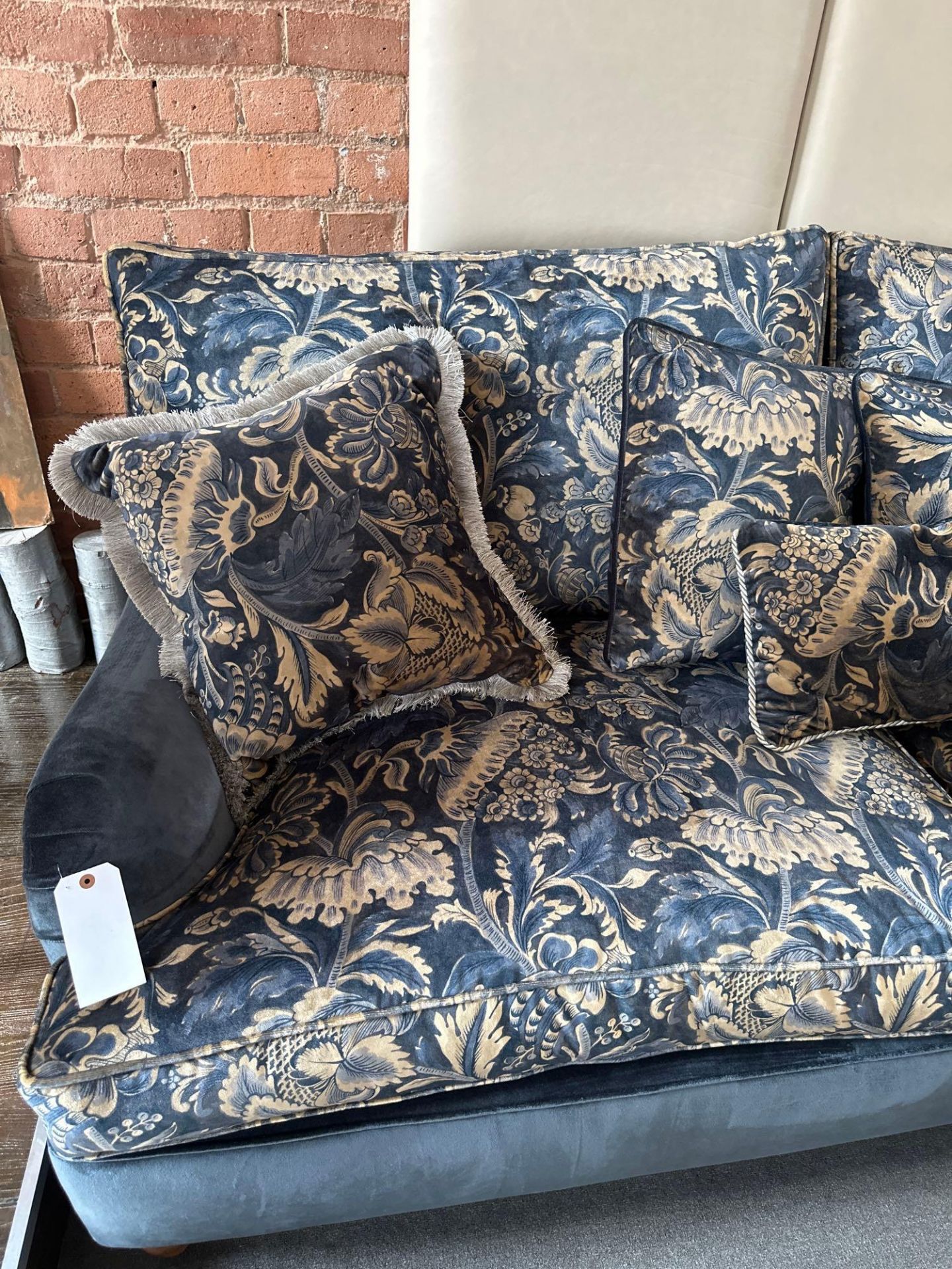 Duresta Lansdowne 3 Seat Sofa, A Masterpiece Of Design That Embodies The Quintessence Of Luxury - Image 3 of 7