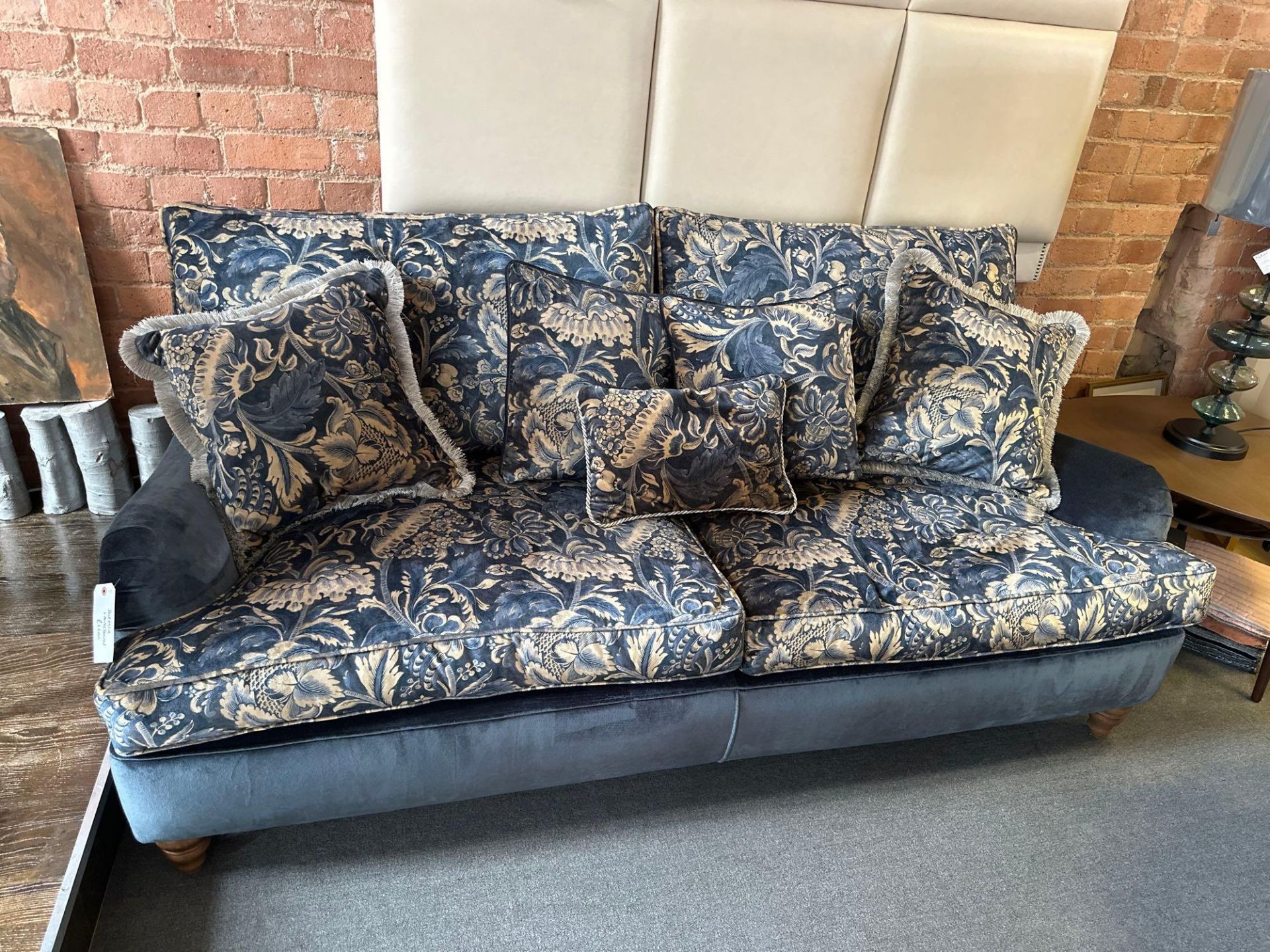 Duresta Lansdowne 3 Seat Sofa, A Masterpiece Of Design That Embodies The Quintessence Of Luxury
