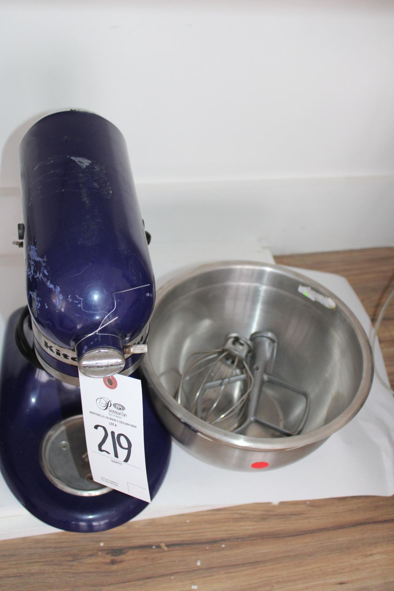 KITCHEN AID MIXER w/ ATTACHMENTS