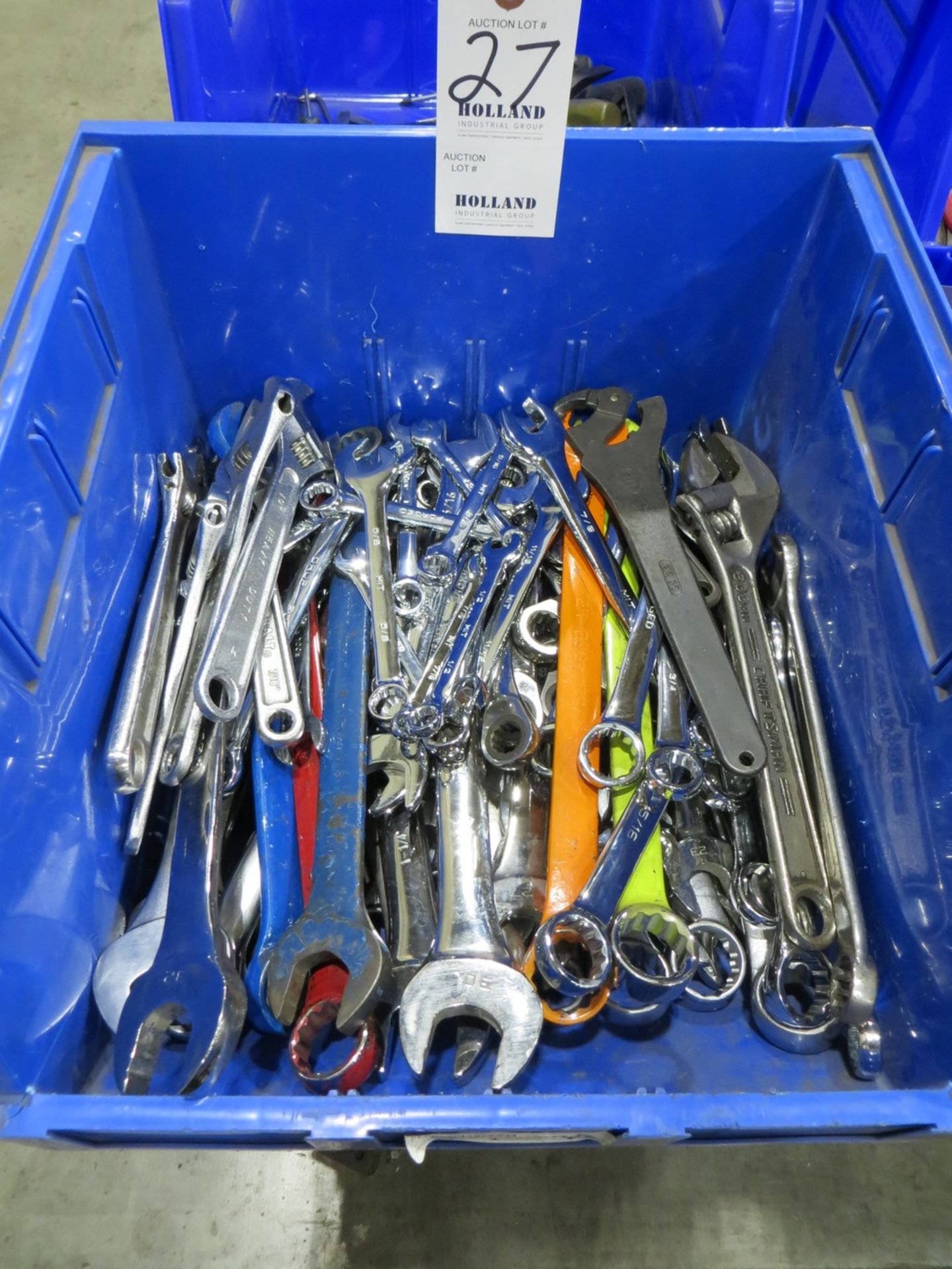 Assorted wrenches