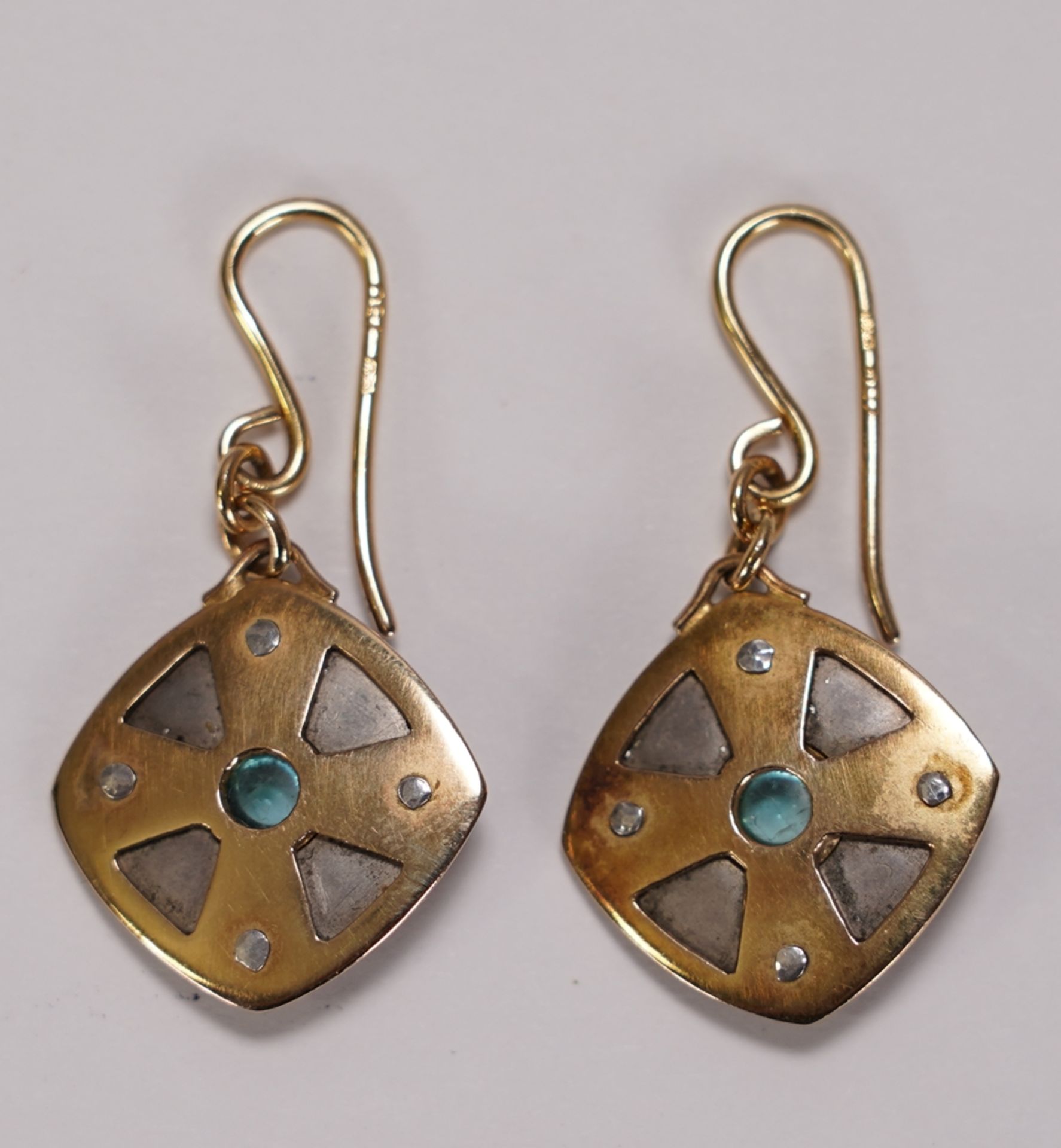 Pair of earrings - Image 2 of 2