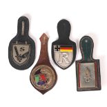 Vier Regimentsabzeichen