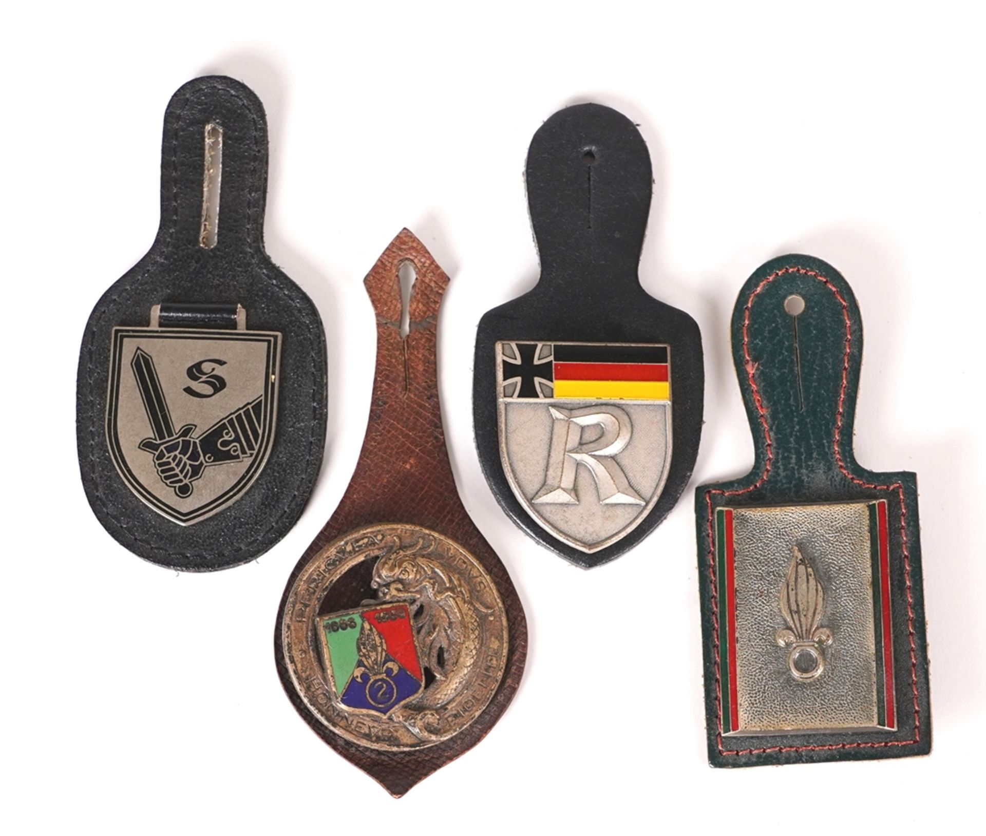 Vier Regimentsabzeichen