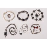 Mixed lot of silver jewellery