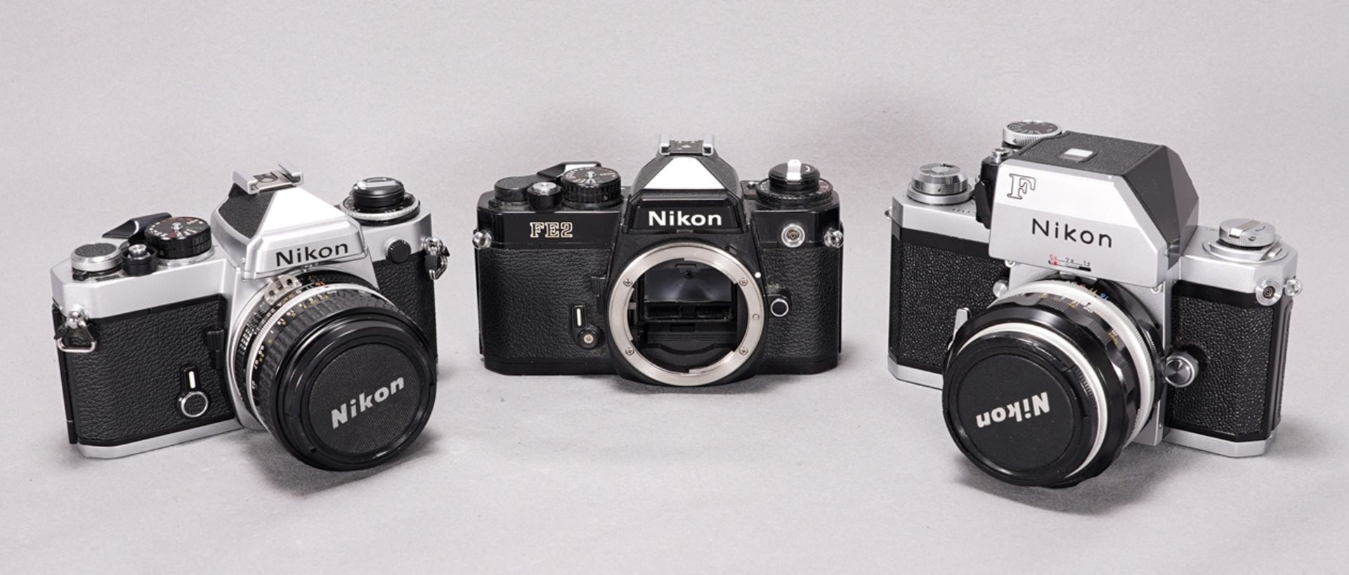 Drei Nikon Kameras