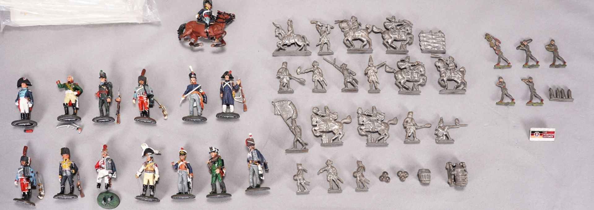 Large collection of pewter figures - Image 9 of 9