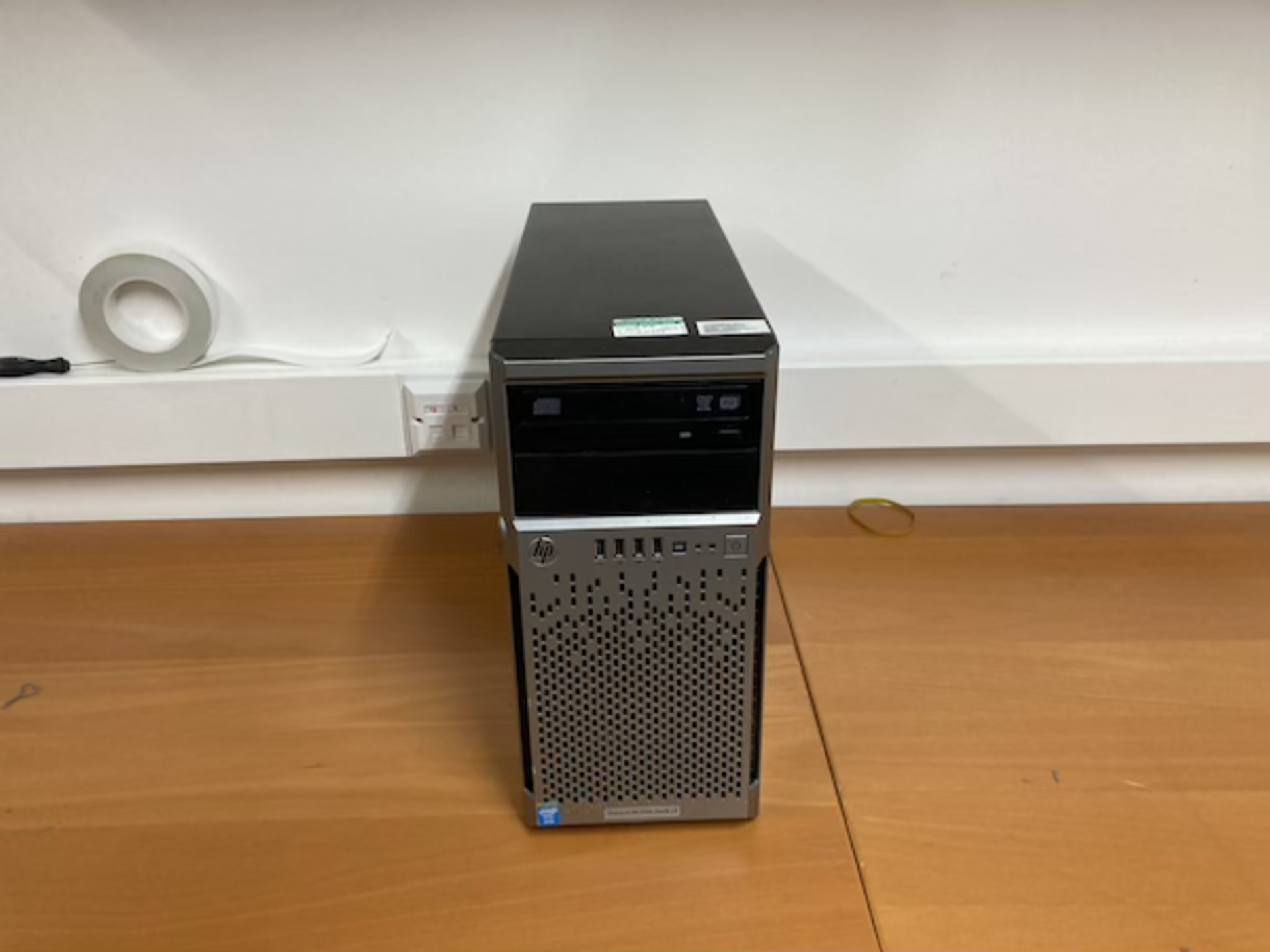 HP ProLiant ML310e Gen 8 v2 tower network server