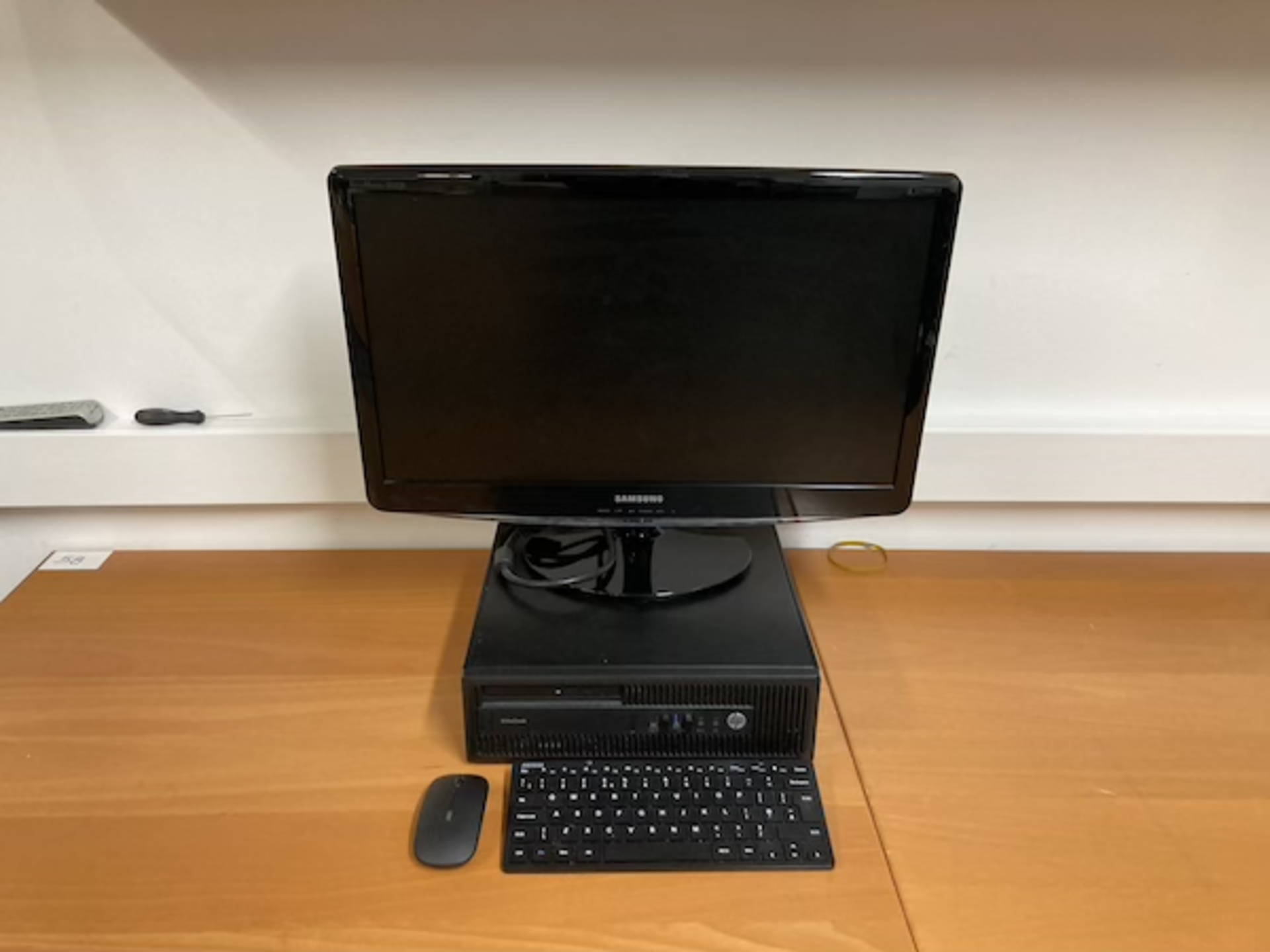 HP EliteDesk 800 personal computer with Samsung 24" monitor