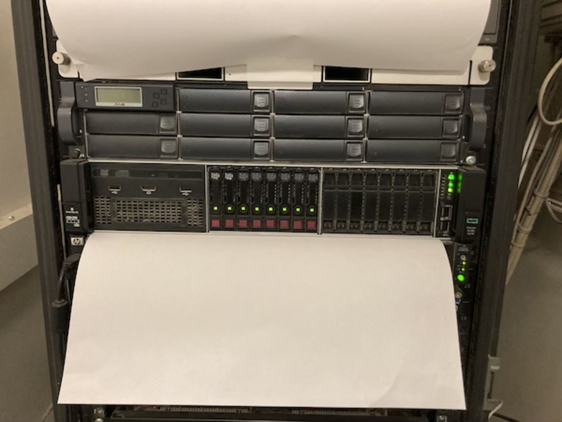 HP Gen 10 ProLiant DL380 rack server with 8 x300Gb drives