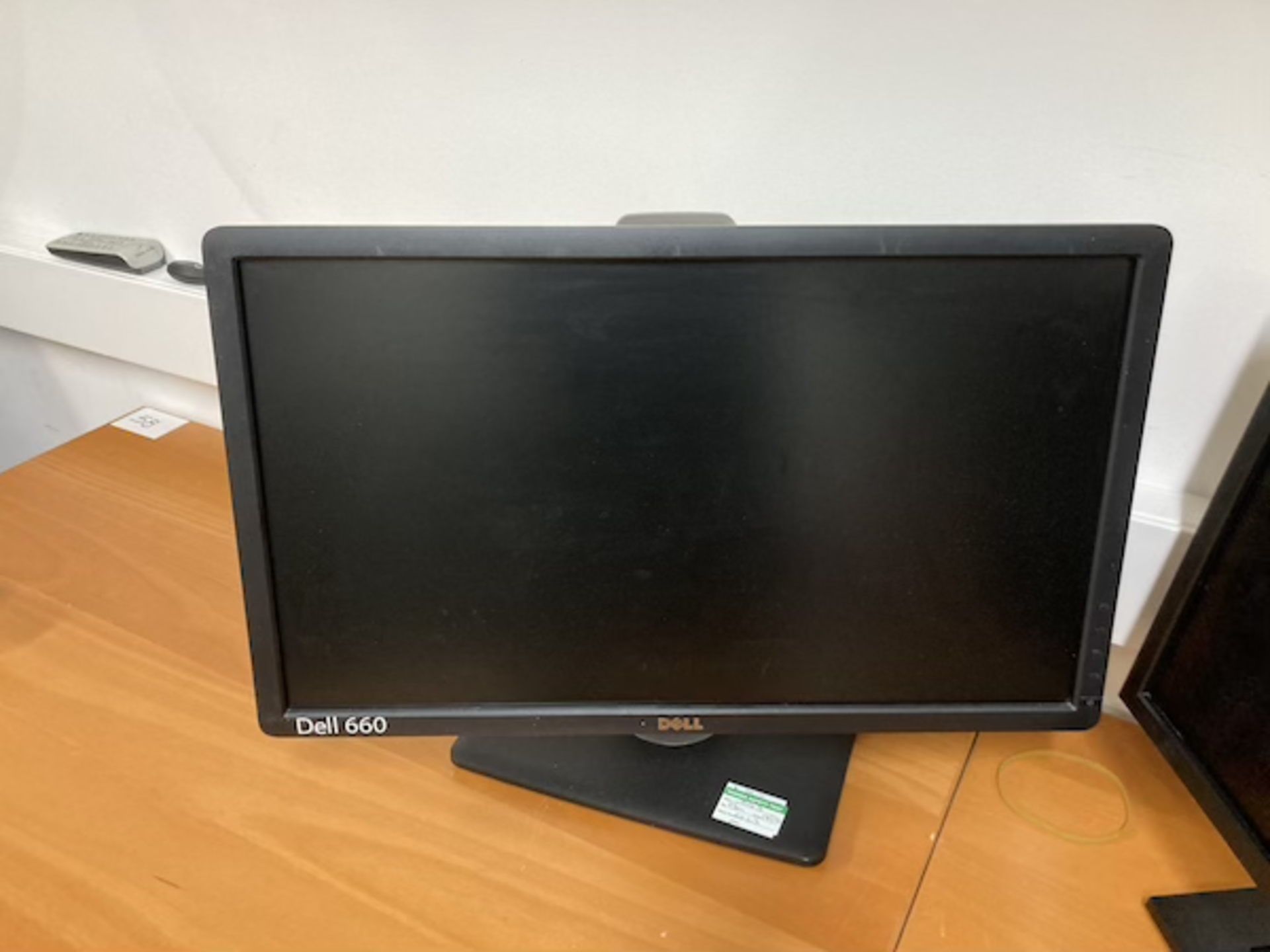 Dell 660 21" monitor and Dell 19" monitor - Image 3 of 4